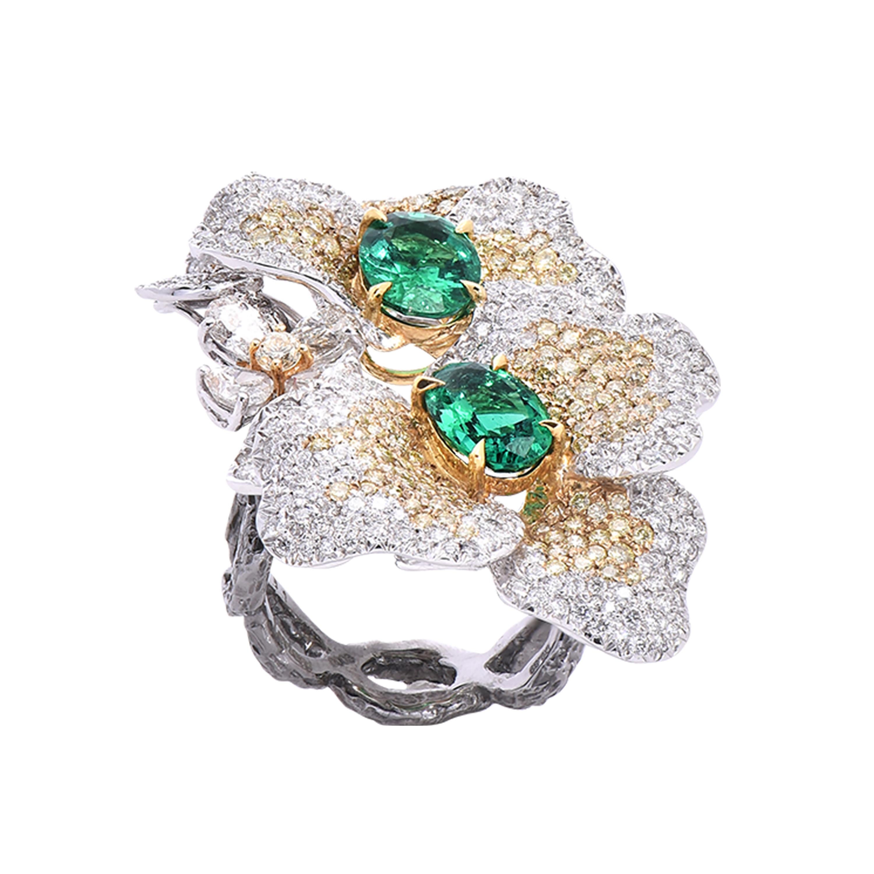 Modern Laviere Colombian Emerald and Diamond Duo Flower Ring For Sale
