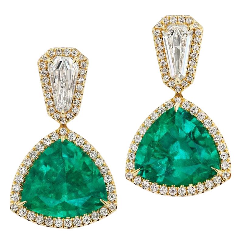 Charming Emerald And Diamond Earring In 18K Gold By RayazTakat For Sale