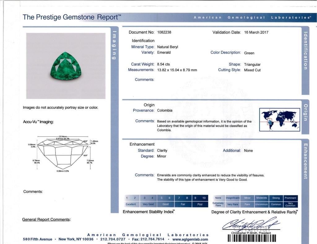 Colombian Emerald and Diamond Earring In Excellent Condition For Sale In Dania Beach, FL