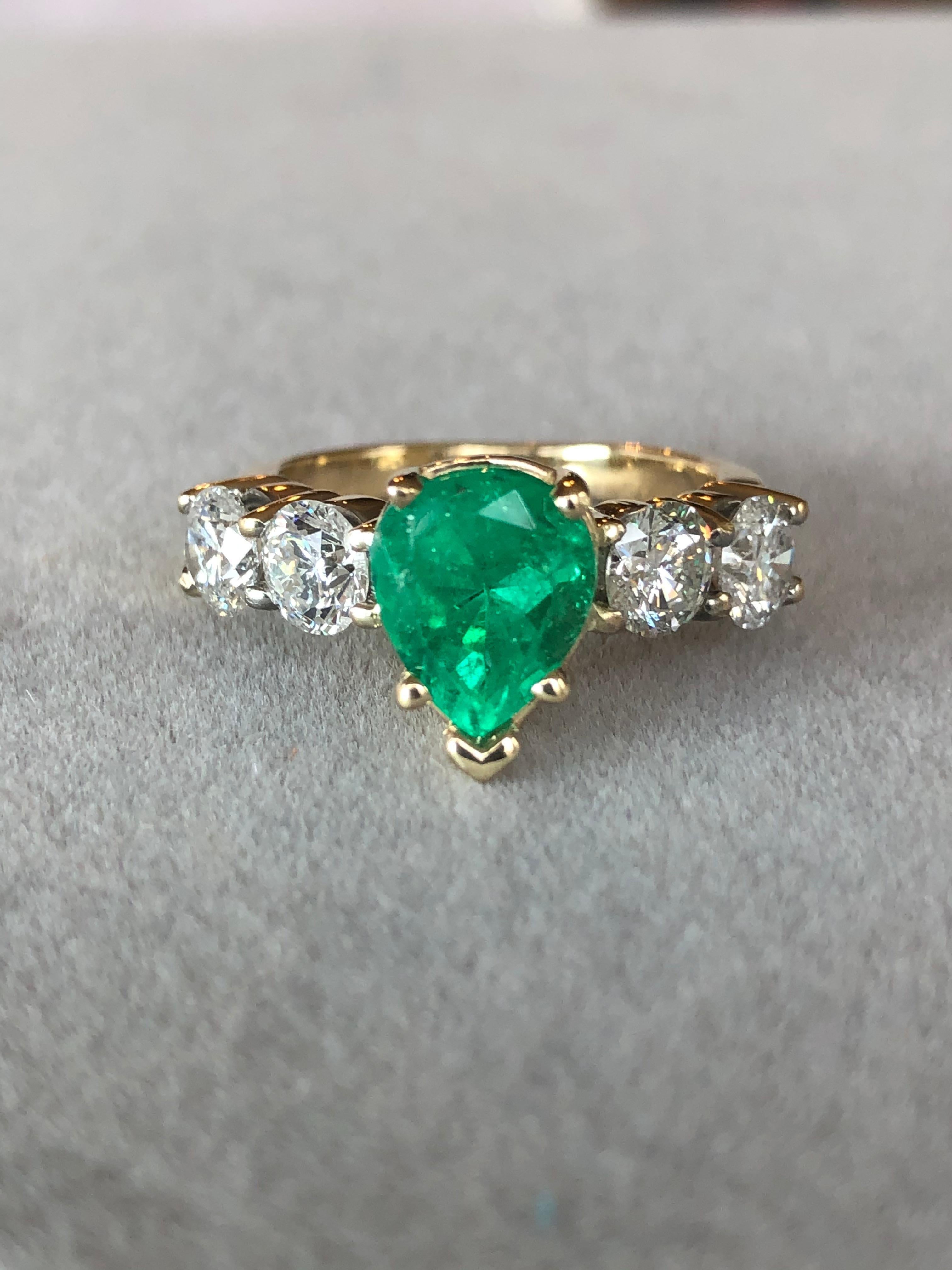 Emeralds Maravellous Colombian Emerald Diamond Engagement Ring 14 Karat For Sale 7