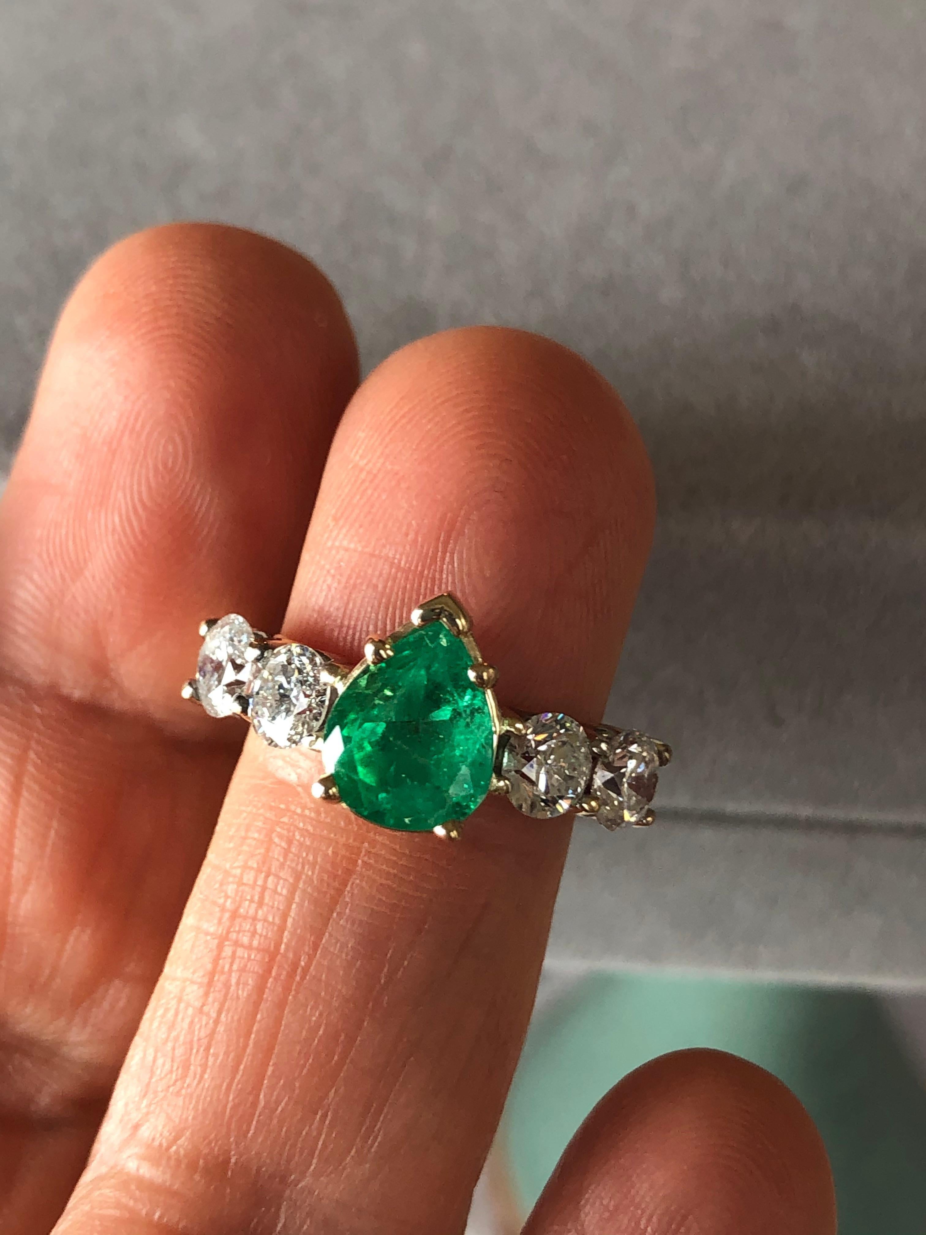 Emeralds Maravellous Colombian Emerald Diamond Engagement Ring 14 Karat For Sale 6