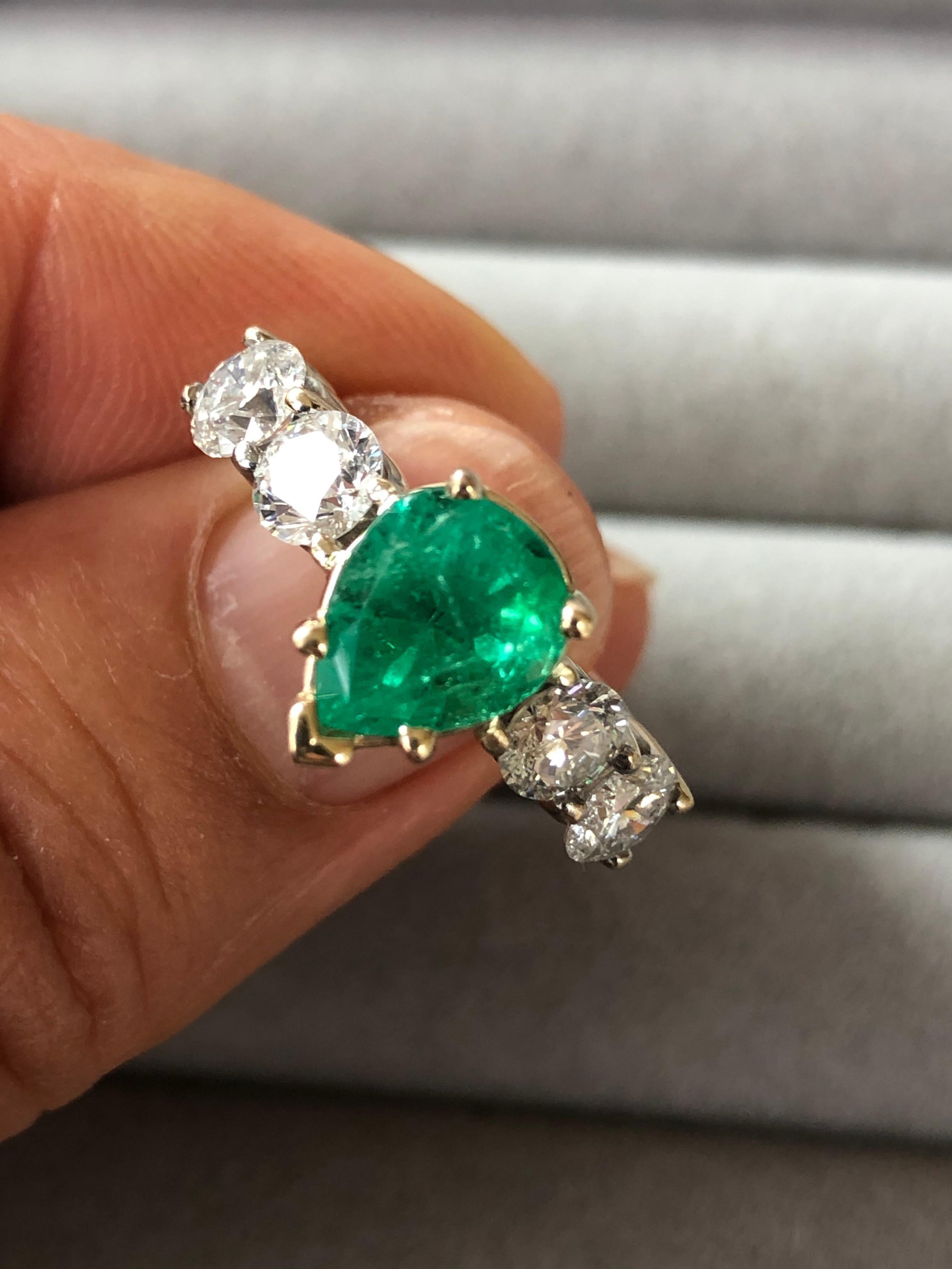 Emeralds Maravellous Colombian Emerald Diamond Engagement Ring 14 Karat For Sale 8