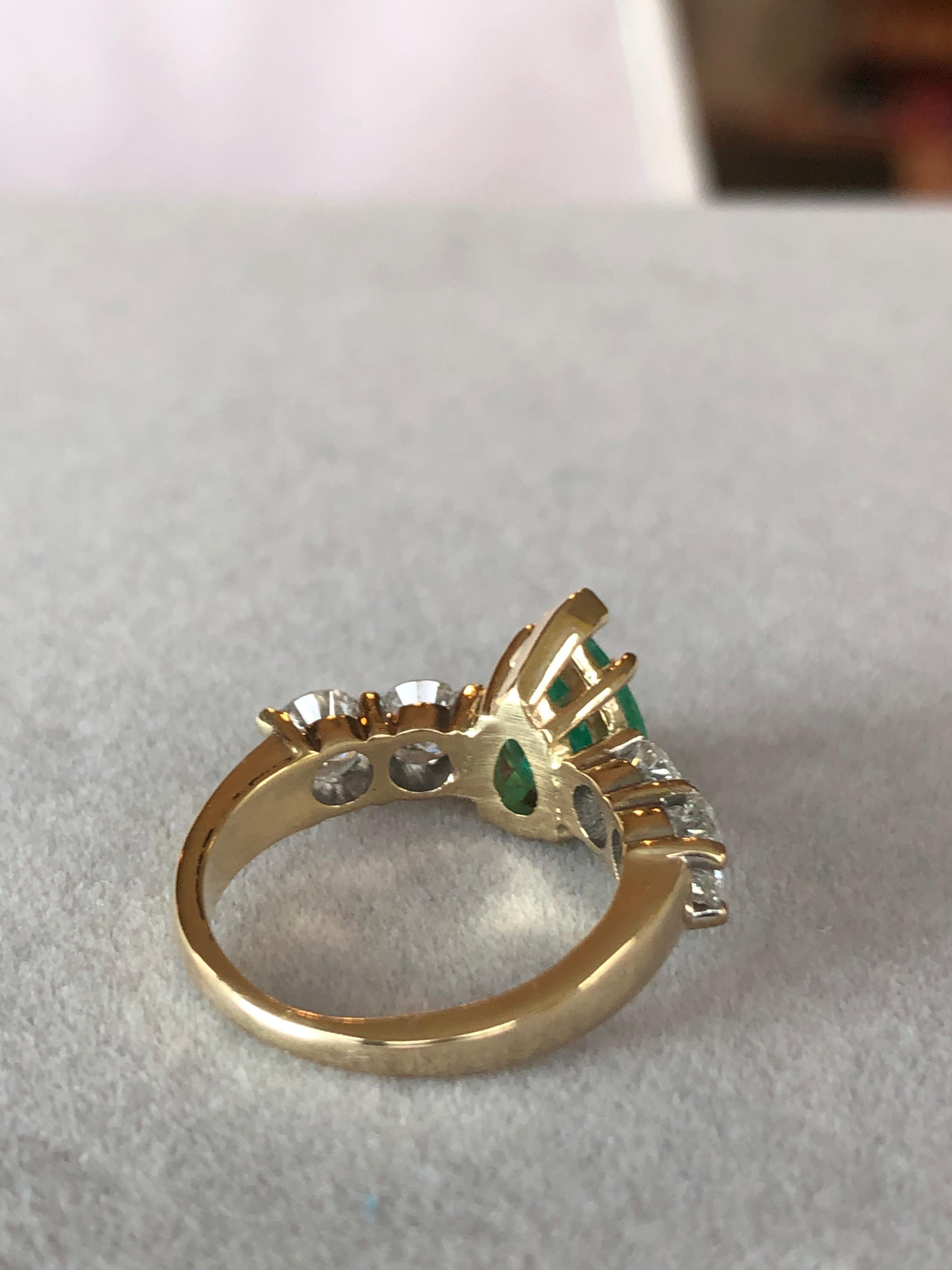 Emeralds Maravellous Colombian Emerald Diamond Engagement Ring 14 Karat For Sale 1