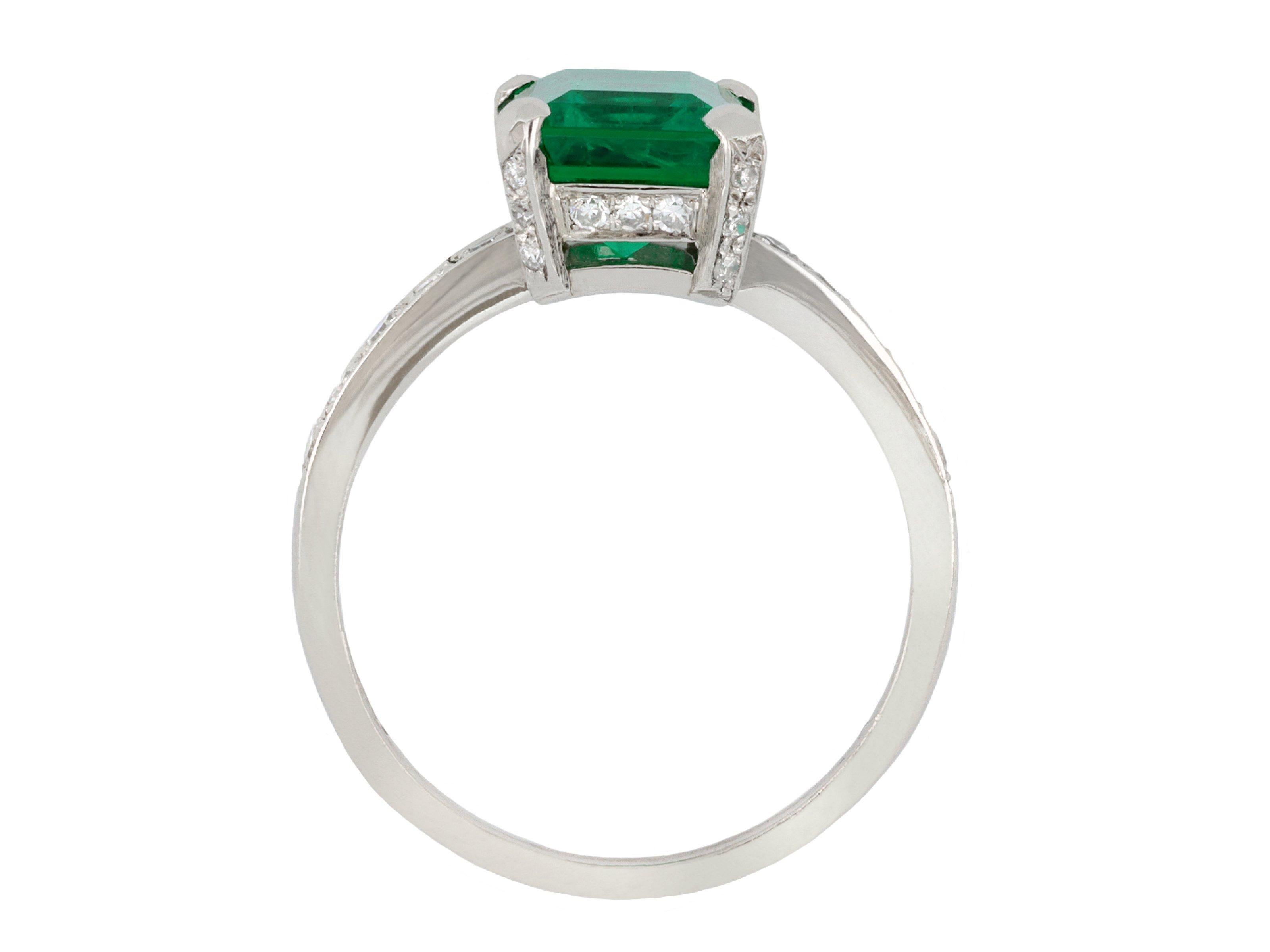 Emerald Cut Colombian emerald and diamond flank solitaire ring, circa 1925 For Sale