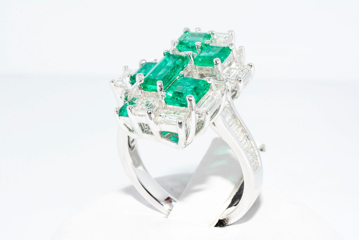 Women's Colombian Emerald and Diamond Modern Cocktail Ring