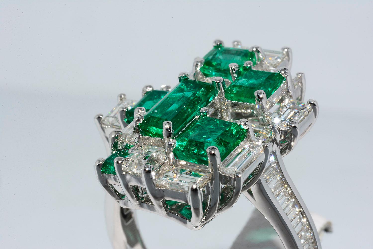 Colombian Emerald and Diamond Modern Cocktail Ring 1