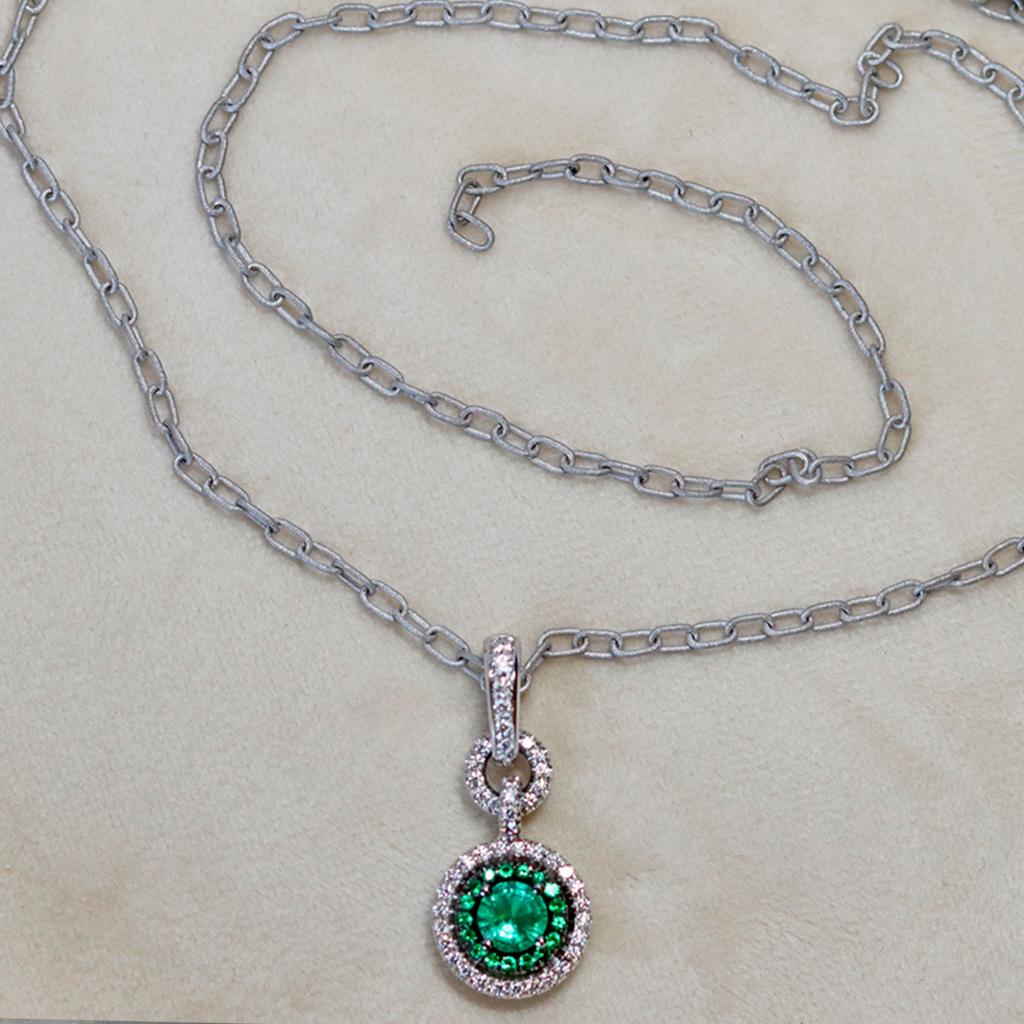 Colombian Emerald and Diamond Pendant Enhancer Bail & Matte Finish Necklace In New Condition In Antwerp, BE