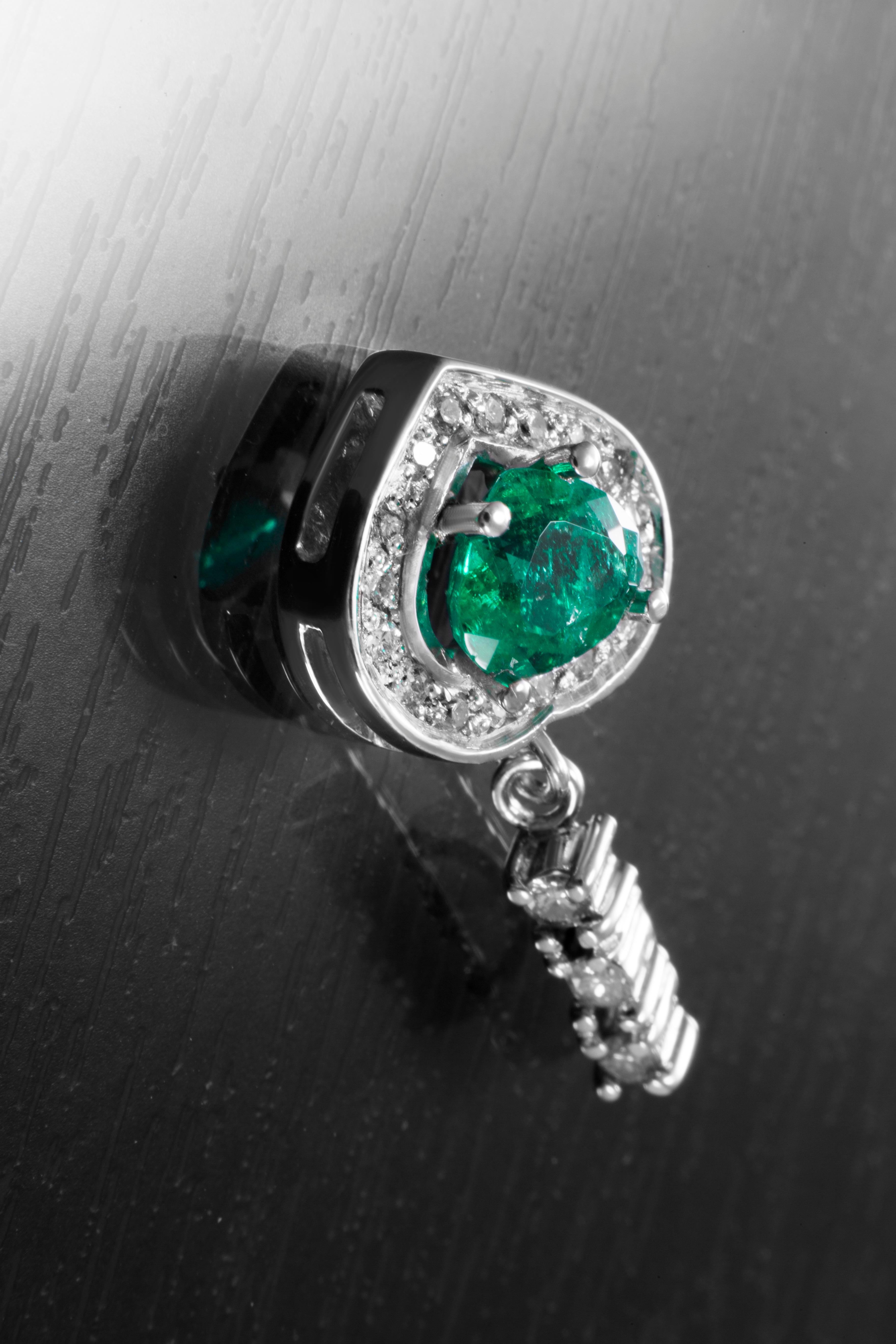 Contemporary Colombian Emerald and Diamond Pendant Set in White Gold For Sale