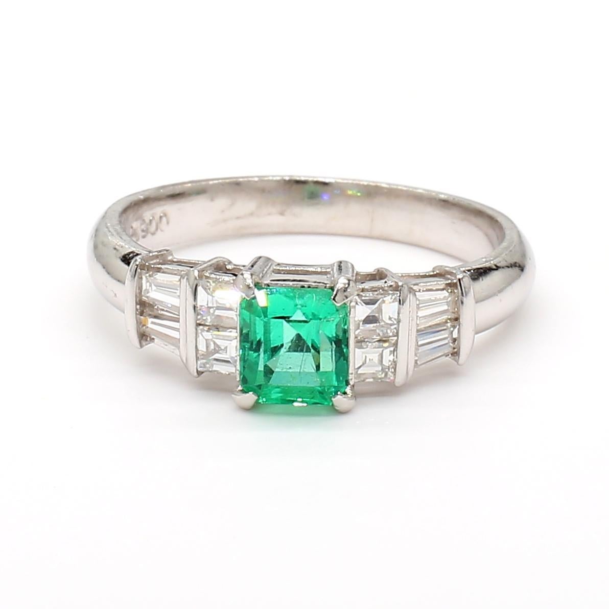 Anello in platino con smeraldo colombiano e diamante in vendita 6