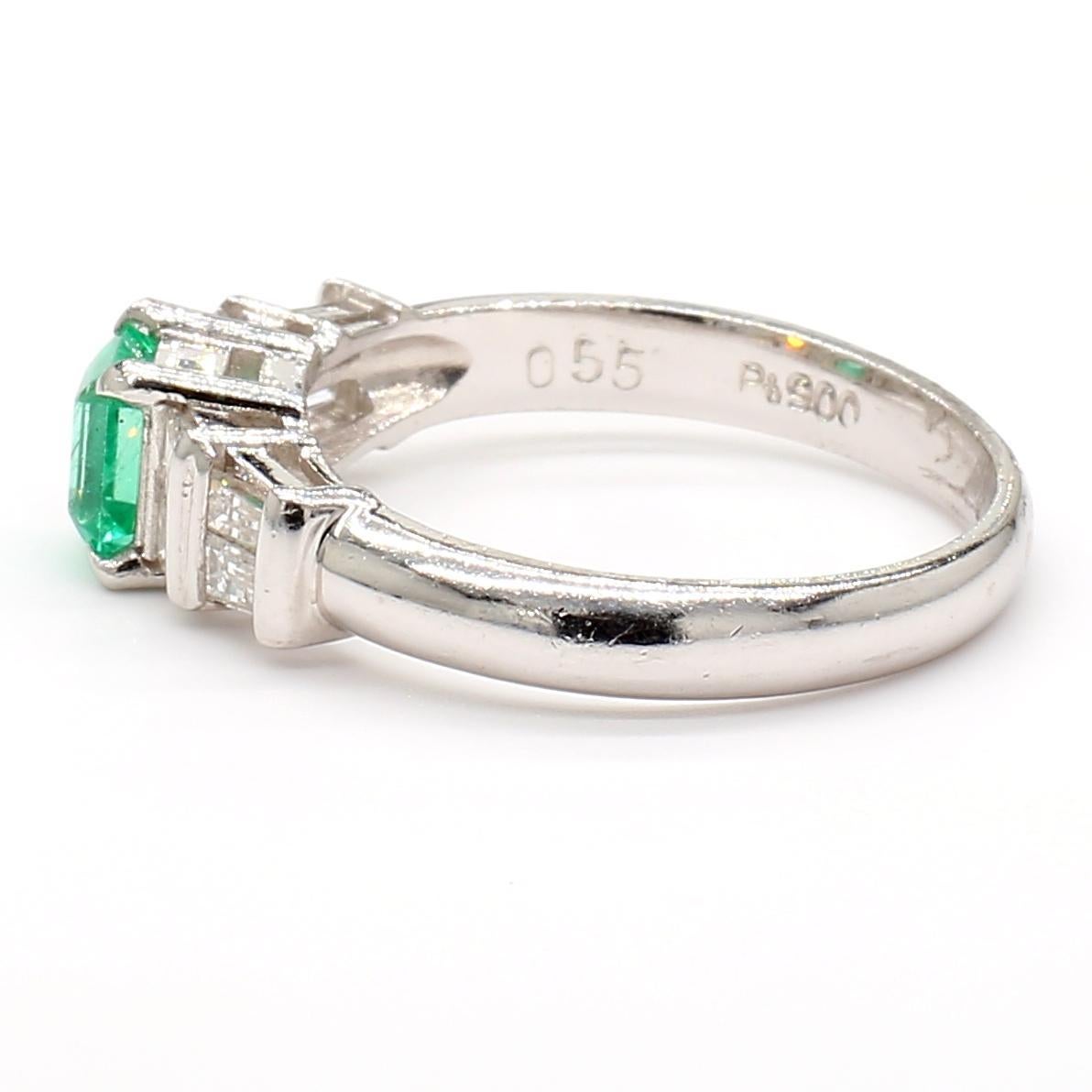 Anello in platino con smeraldo colombiano e diamante In condizioni Nuovo in vendita a New York, NY