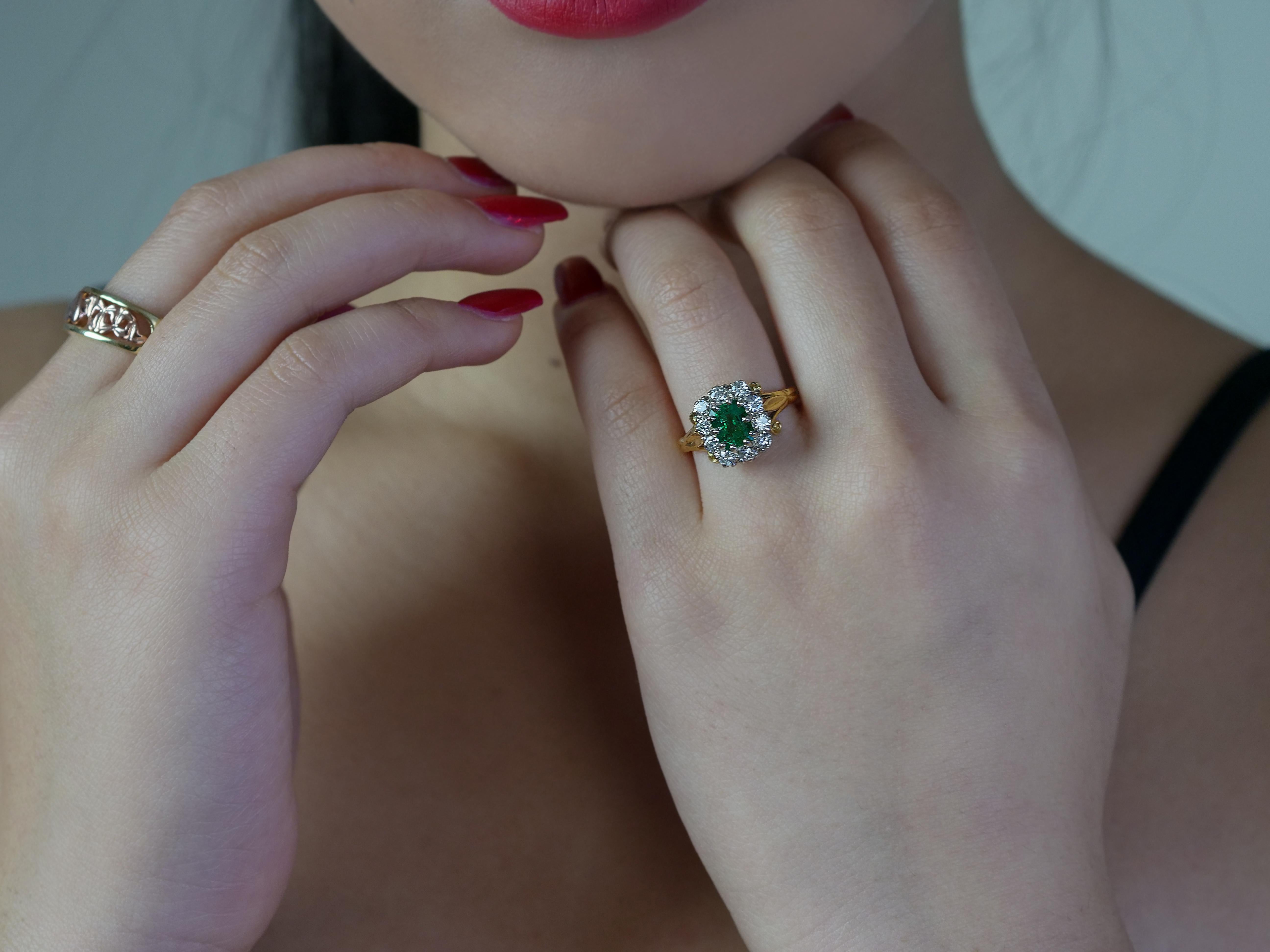 Colombian Emerald and Diamond Rectangular Cluster Ring Vintage 18 Carat Gold   In Excellent Condition In London, GB