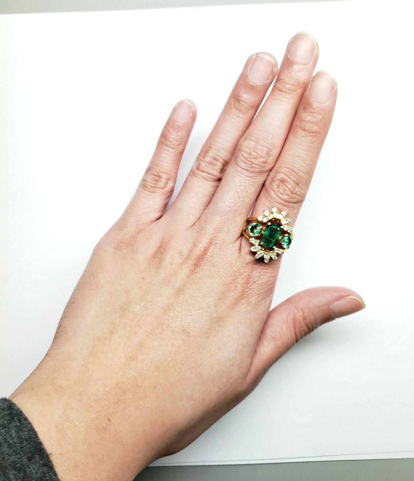 Women's or Men's Colombian Emerald and Diamond Ring 2.50 Carat Total Weight For Sale