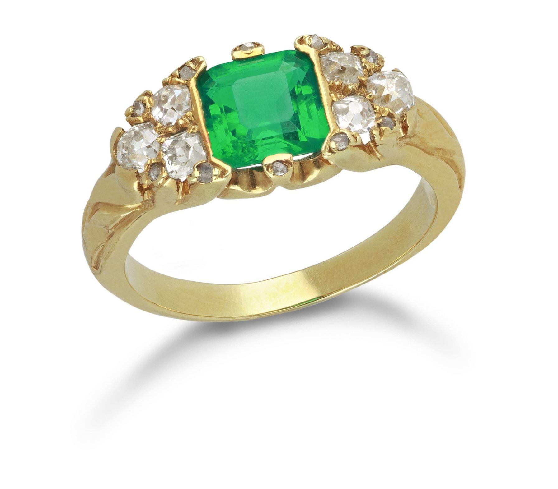 Ring mit kolumbianischem Smaragd und Diamanten. In der Mitte ein achteckiger natürlicher kolumbianischer Smaragd im Smaragdschliff mit geringem Ölanteil in einer offenen Rückseiten-Rubrasteinfassung mit einem ungefähren Gewicht von 1,05 Karat,