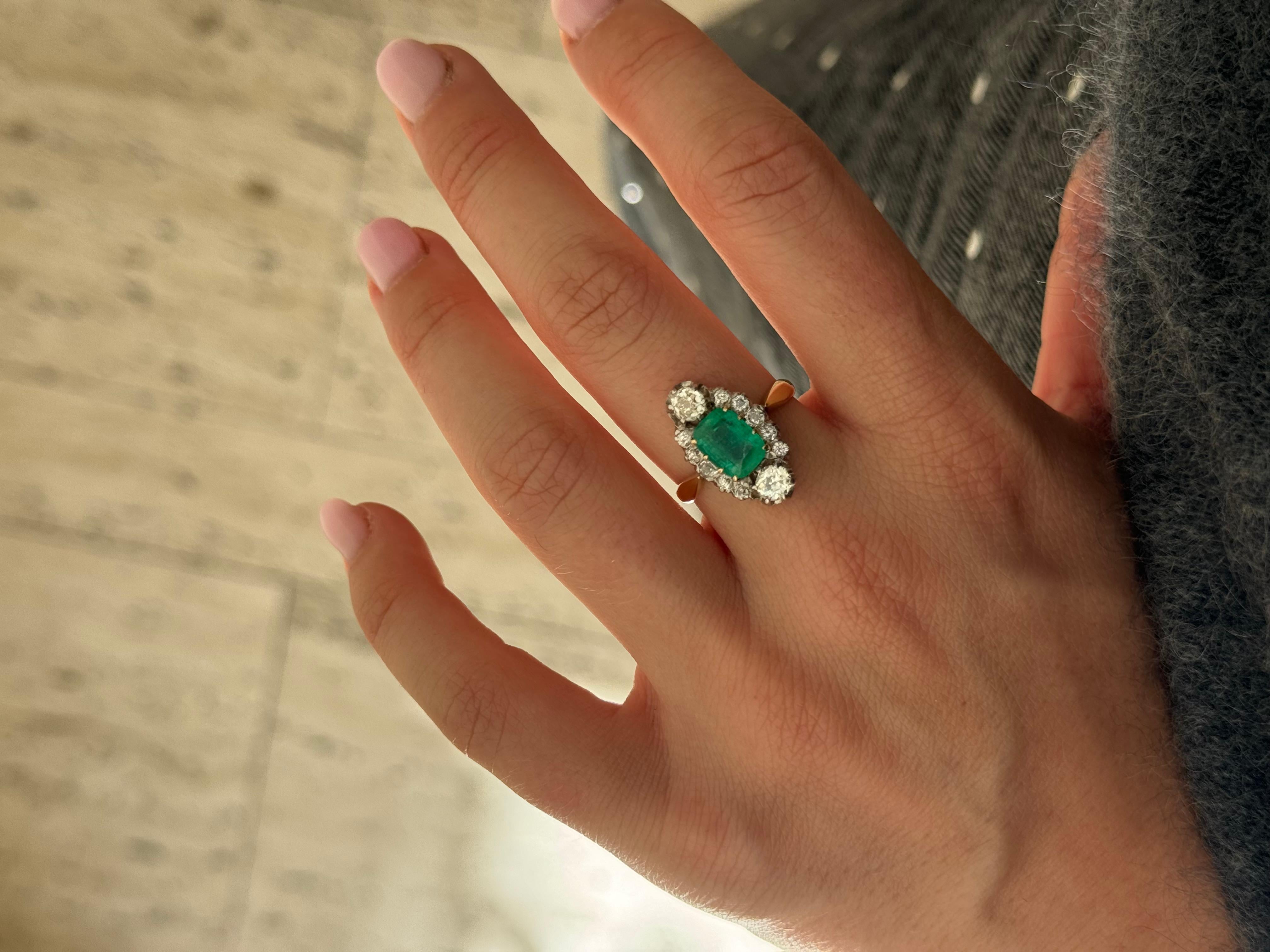 Colombian Emerald and diamond ring circa 1900 For Sale 1