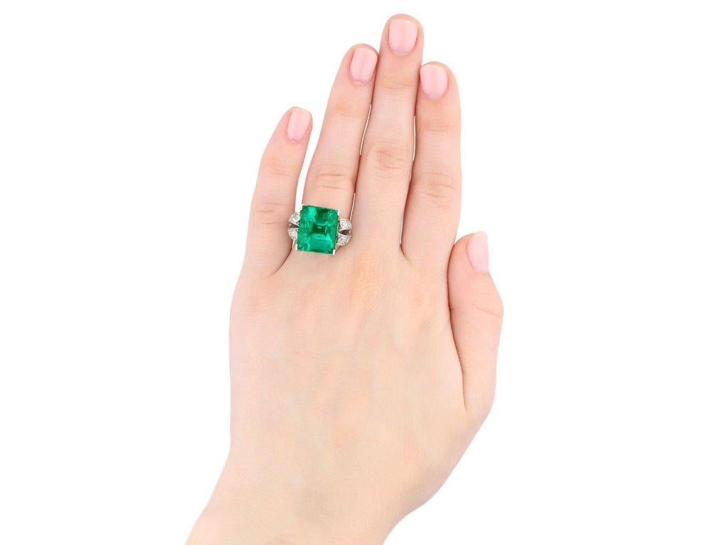 Women's or Men's Colombian Emerald 14.00 carats and Diamond Ring, circa 1925 For Sale
