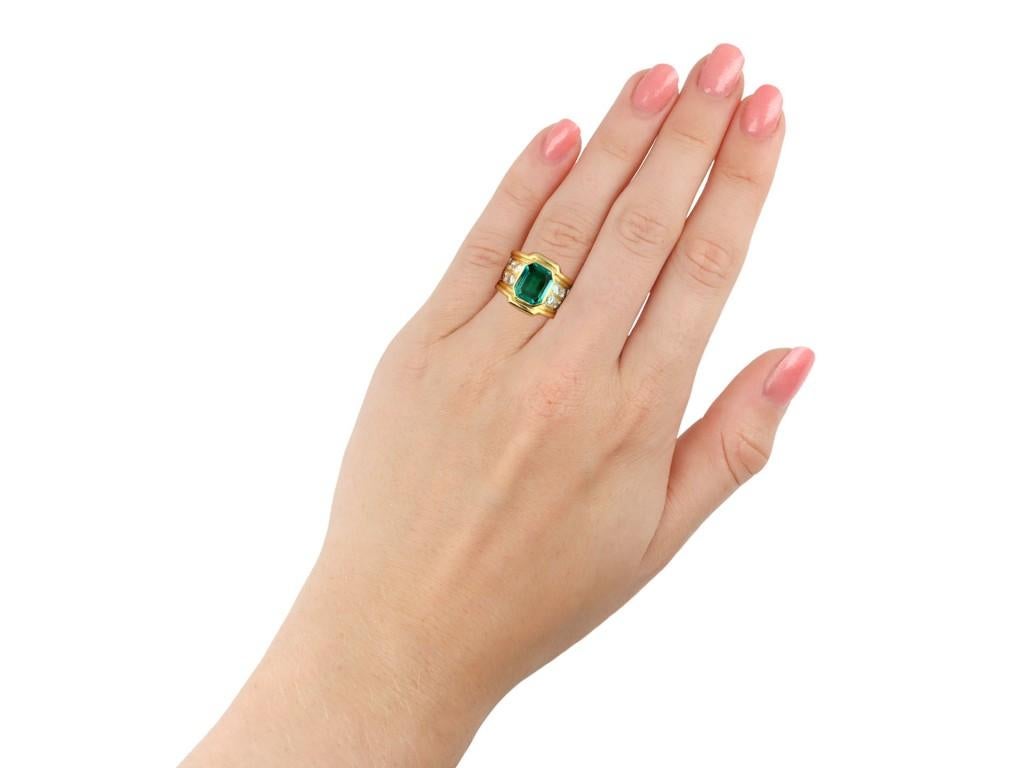 Colombian Emerald and Diamond Ring, circa 1970 In Good Condition For Sale In London, GB