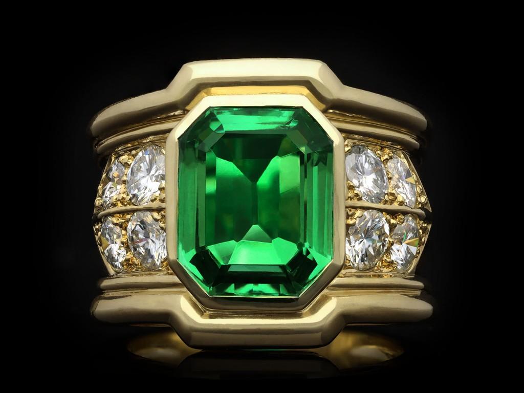 Women's or Men's Colombian Emerald and Diamond Ring, circa 1970 For Sale