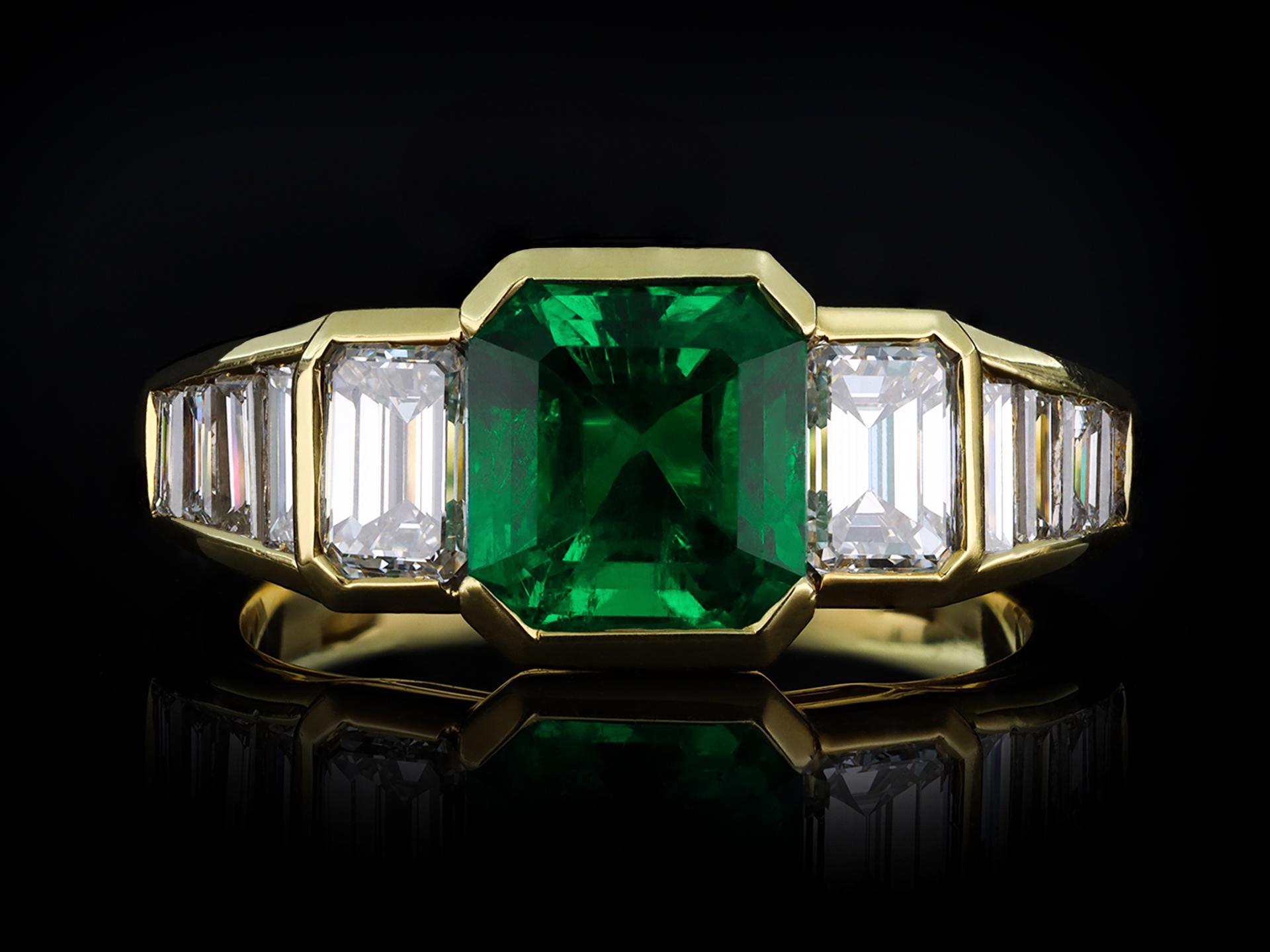 Colombian Emerald and Diamond Ring, Circa 1970. For Sale 1