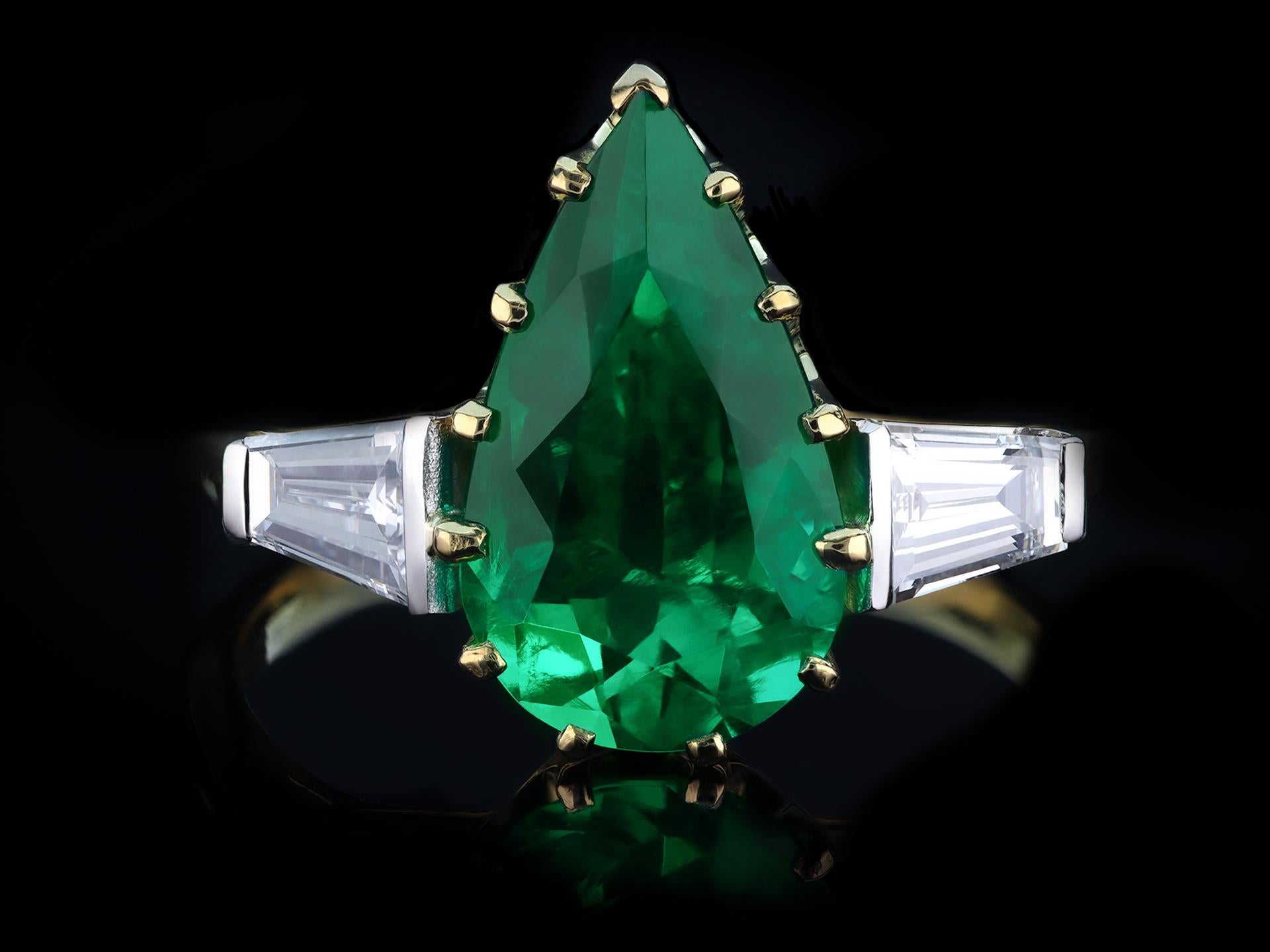 Kolumbianischer Smaragd- und Diamantring, englisch, um 1970. im Angebot 2