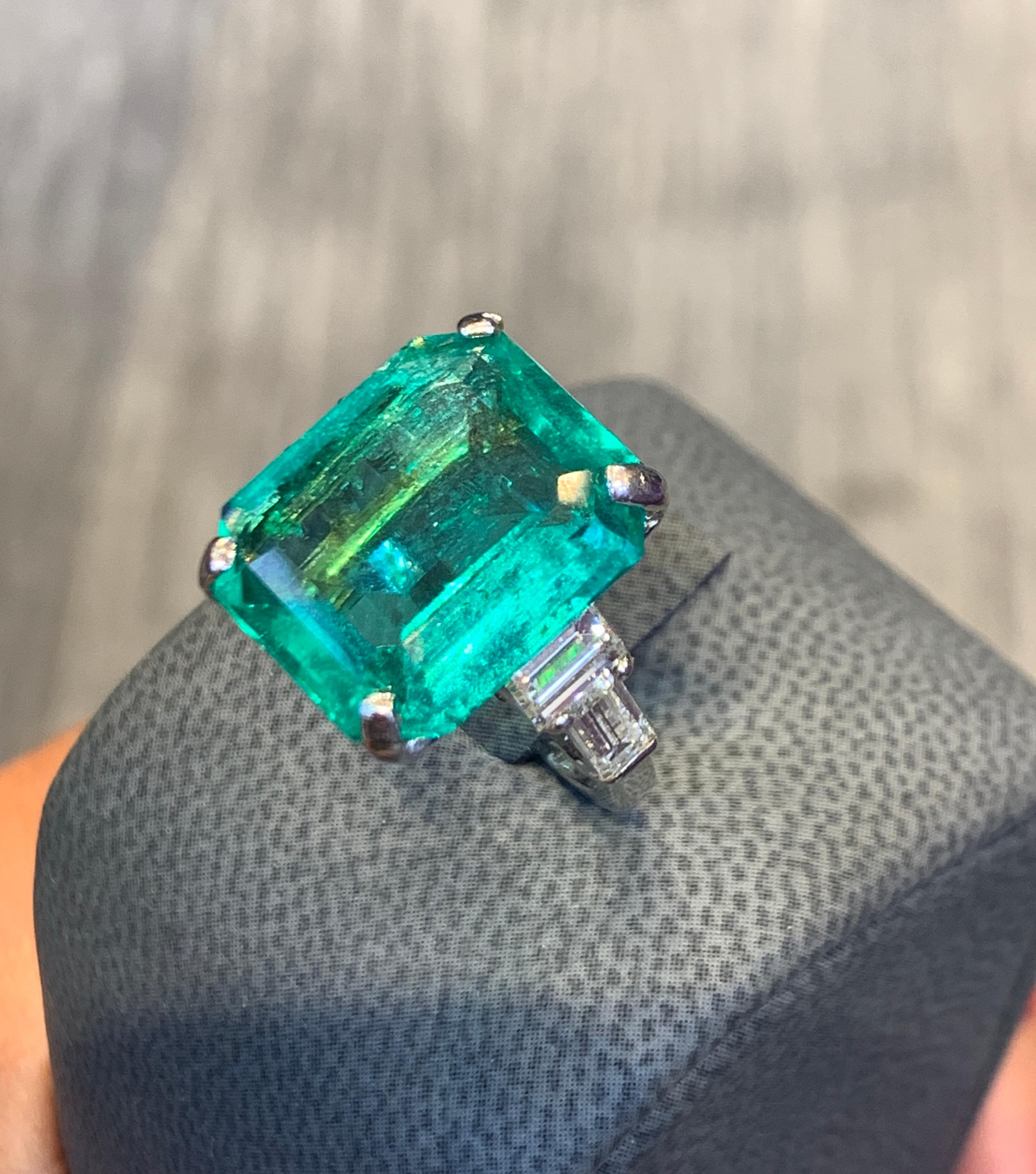 Colombian Emerald and Diamond Ring 4