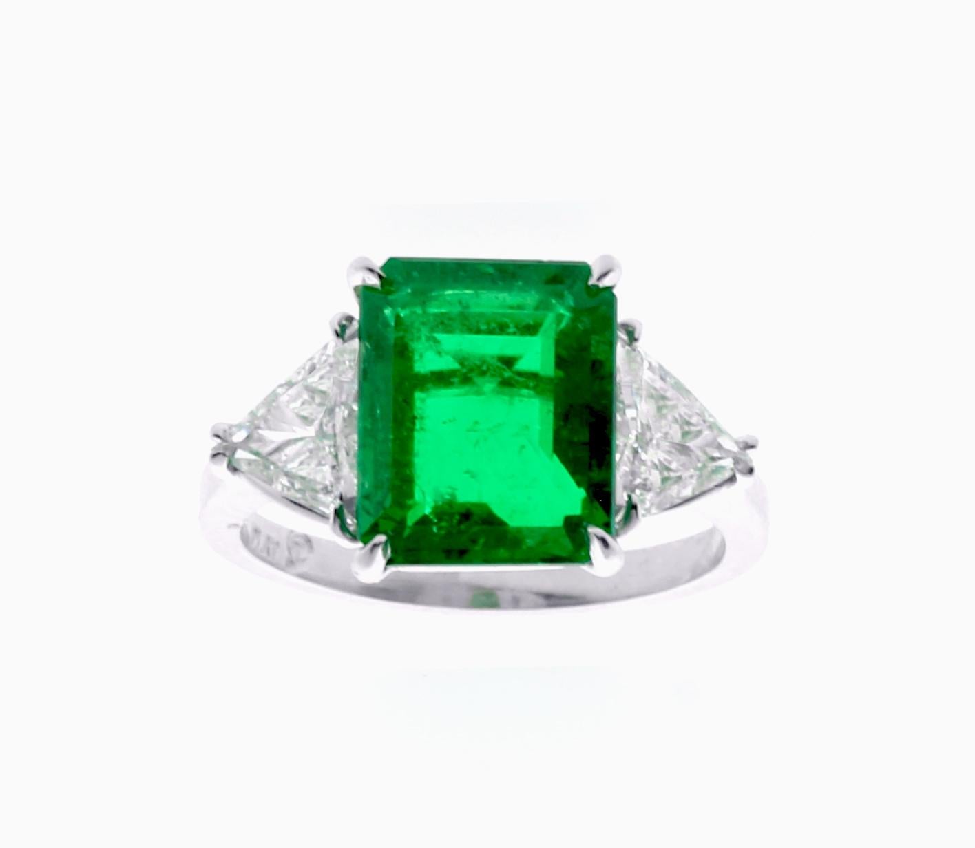 Kolumbianischer Smaragd- und Diamantring von Pampillonia Jewelers (Smaragdschliff)
