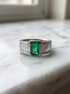 Colombian Emerald and Diamond Ring in 18K Gold