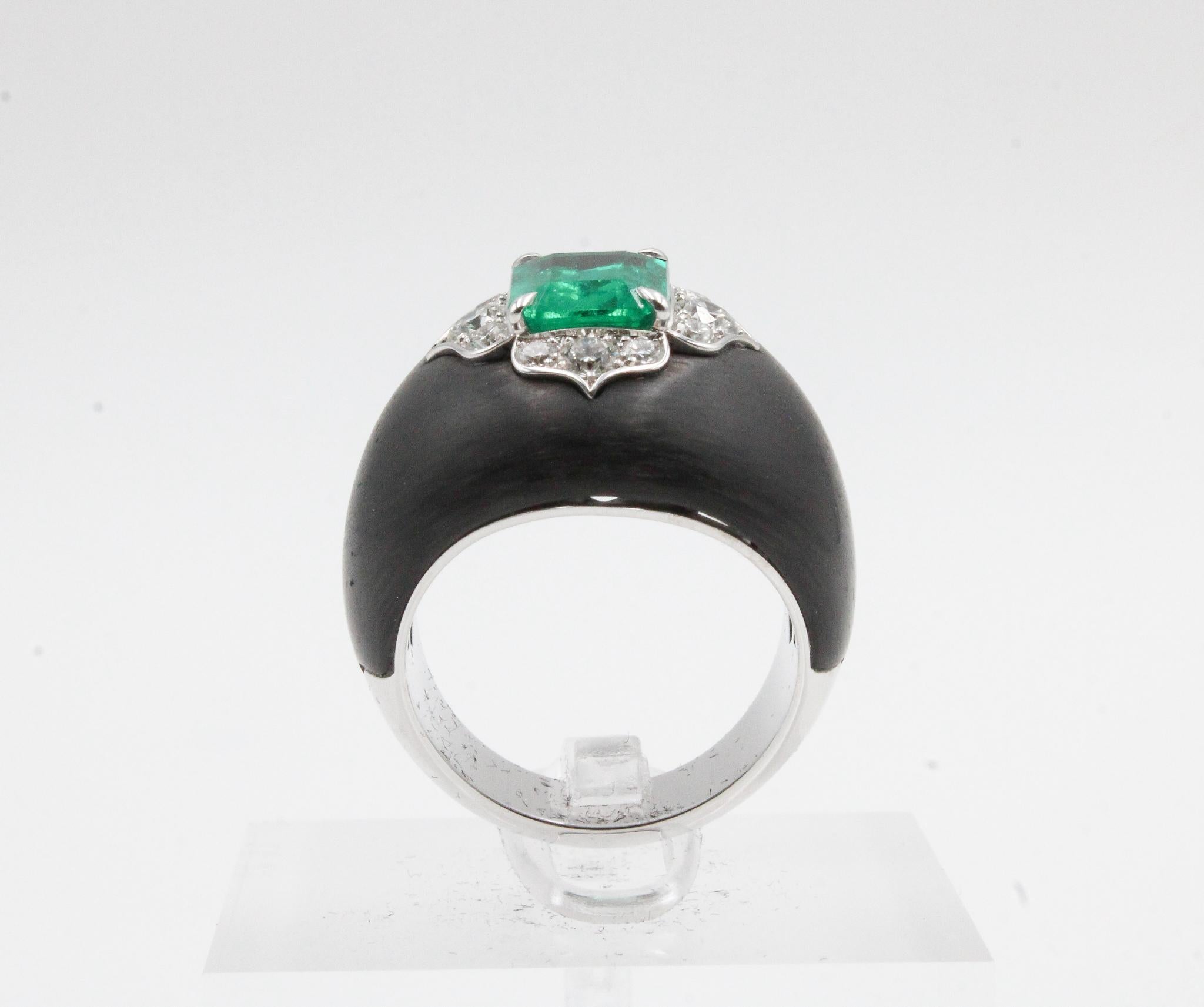 Kolumbianischer Smaragd- und Diamantring aus Karbonfaser und Weißgold im Angebot 3