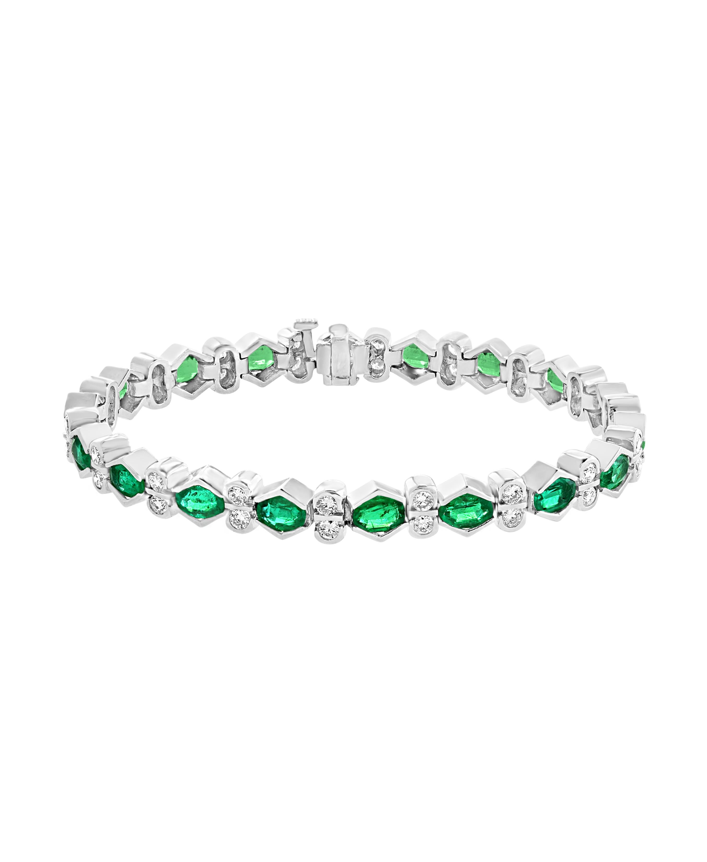 
Natural Colombian Emerald & Diamond Tennis Bracelet 18 Karat White Gold, Estate.
A spectacular jewelry piece from Estate. This exceptional Tennis bracelet have 36 round diamonds weighing approximately 3 carats and 18 Colombian Emerald . 
Weight of
