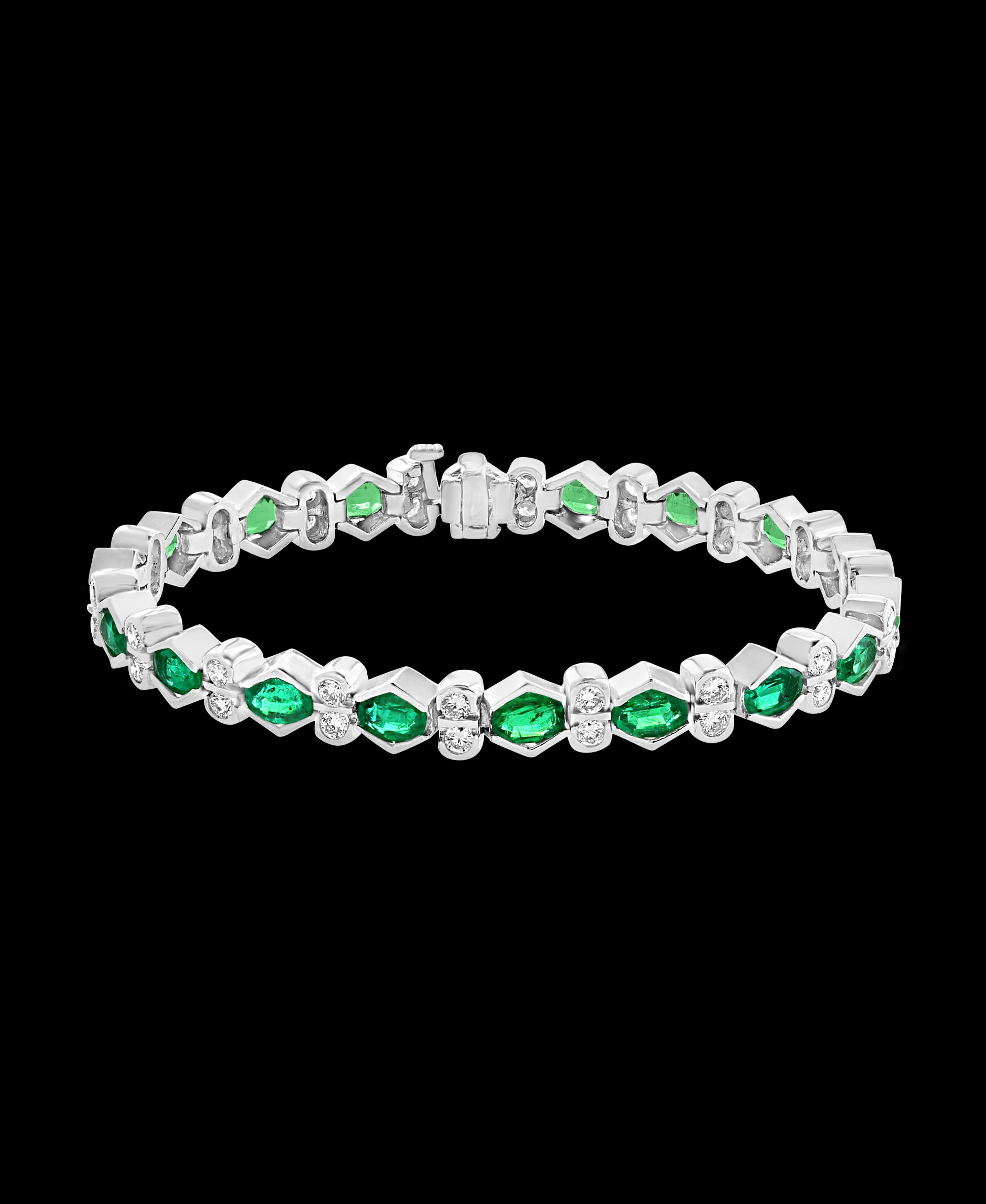 Natural Colombian Emerald & Diamond Tennis Bracelet 18 Karat White Gold, Estate In Excellent Condition In New York, NY