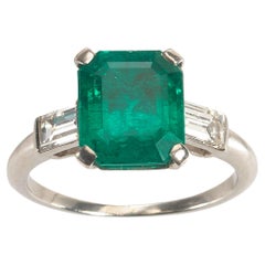 Kolumbianischer Dreisteinring mit kolumbianischem Smaragd und Diamant, 3,73 Karat