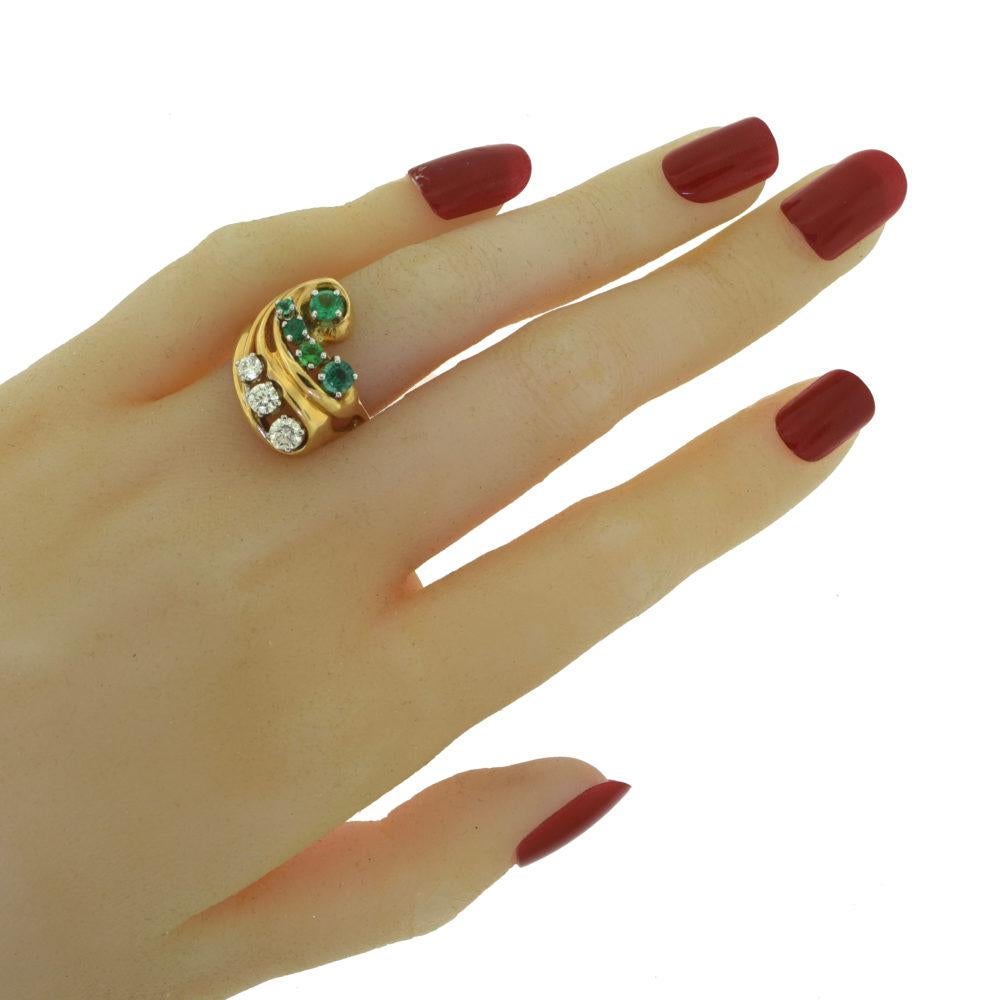 Women's or Men's Colombian Emerald and Diamond Yellow Gold Swirl Cocktail Ring For Sale