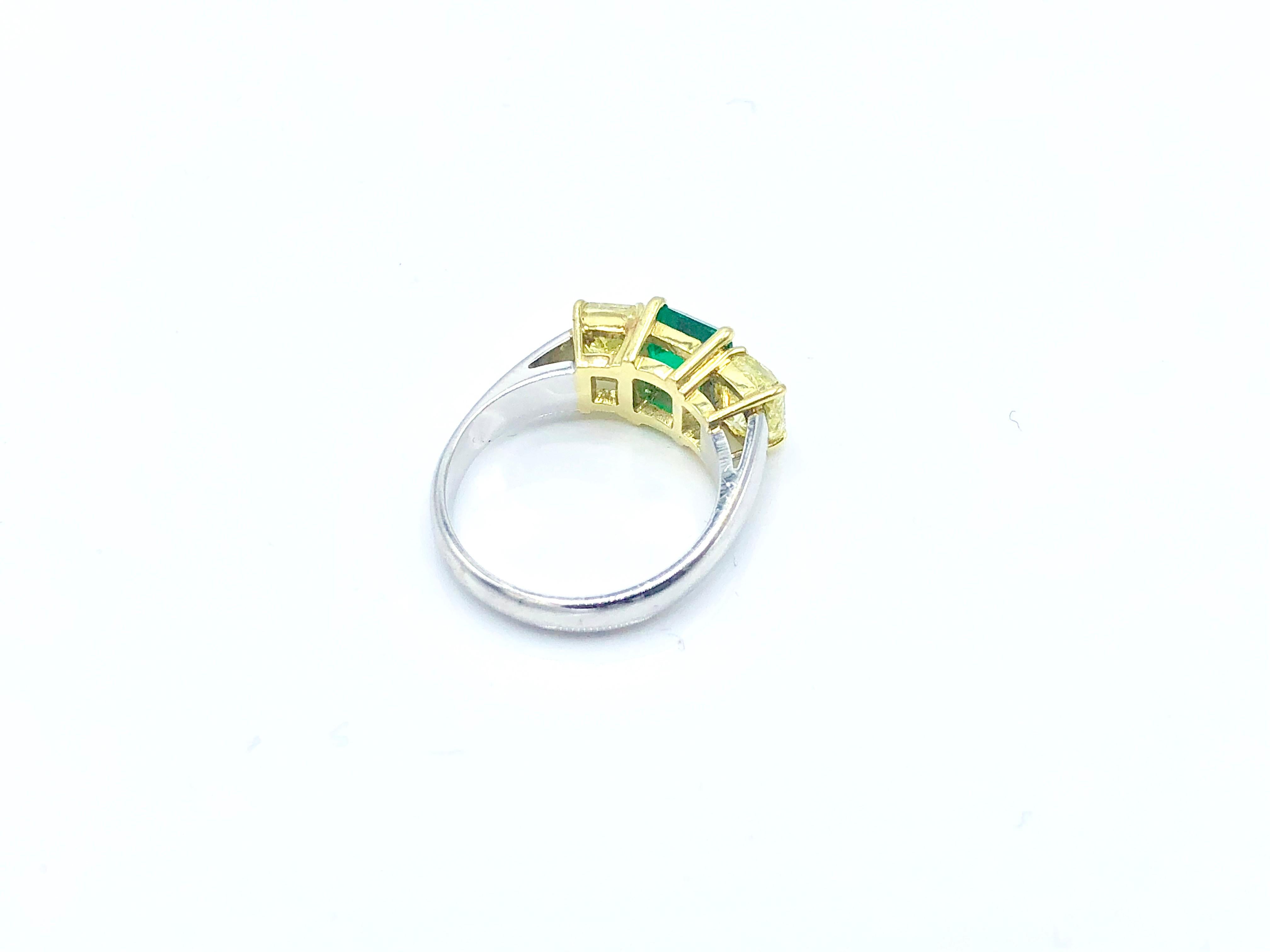 Colombian Emerald and Fancy Yellow Diamond Ring In New Condition For Sale In Principaute De Monaco, MC