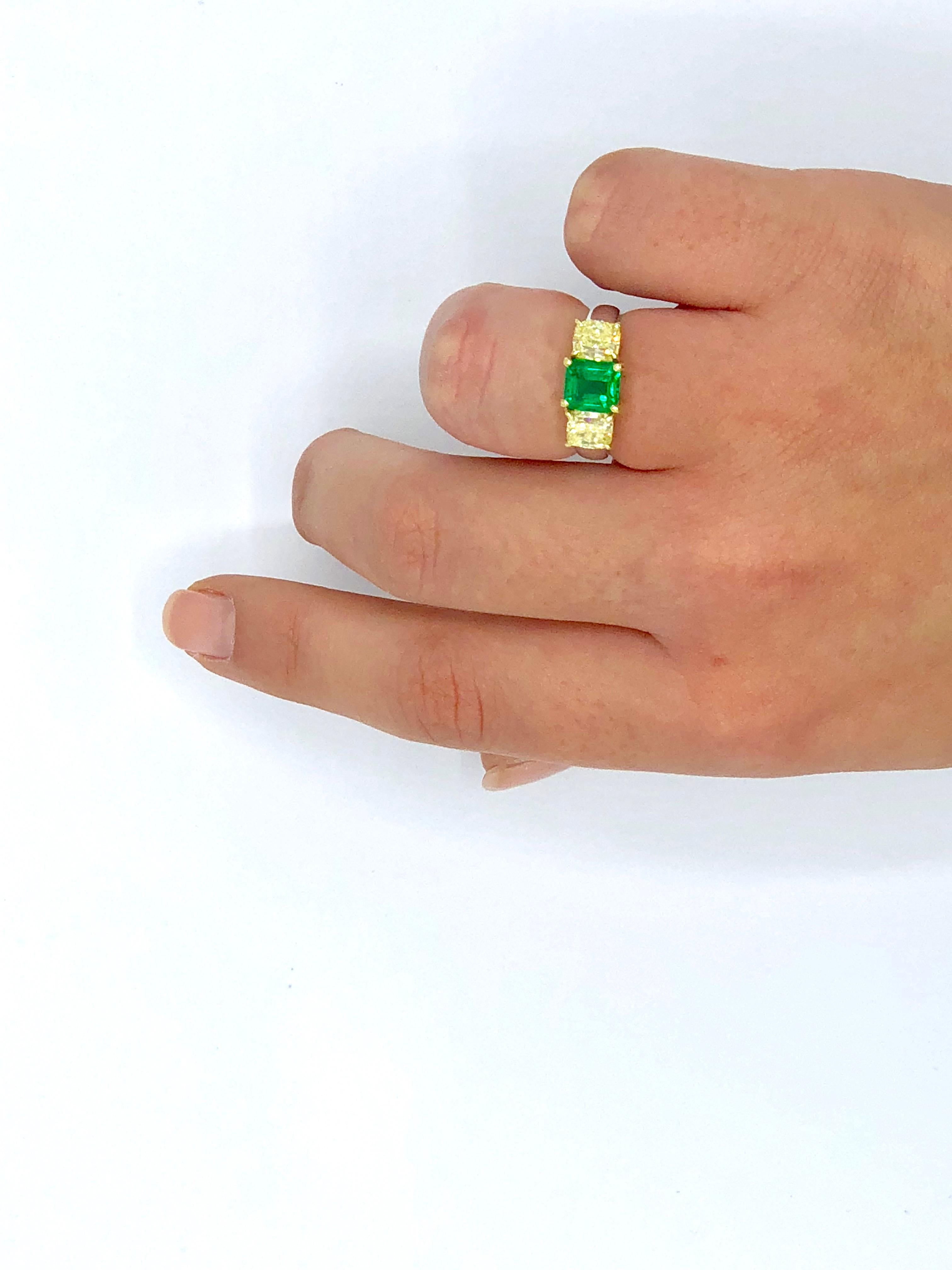 Colombian Emerald and Fancy Yellow Diamond Ring For Sale 1