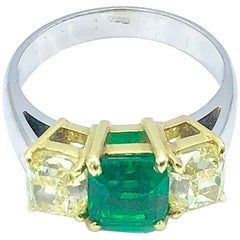 Colombian Emerald and Fancy Yellow Diamond Ring