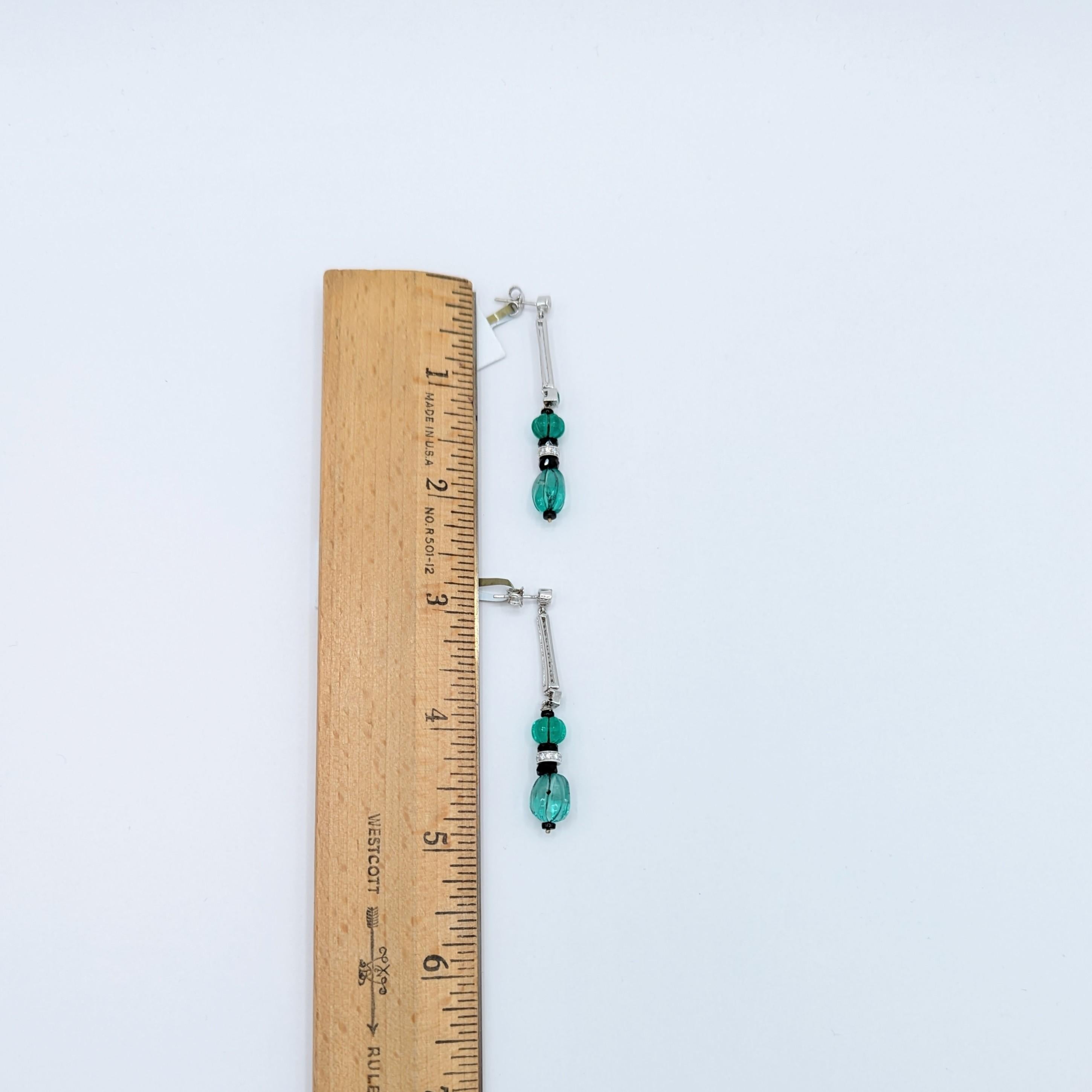 Colombian Emerald and White Diamond Dangle Earrings in 14K White Gold In New Condition In Los Angeles, CA