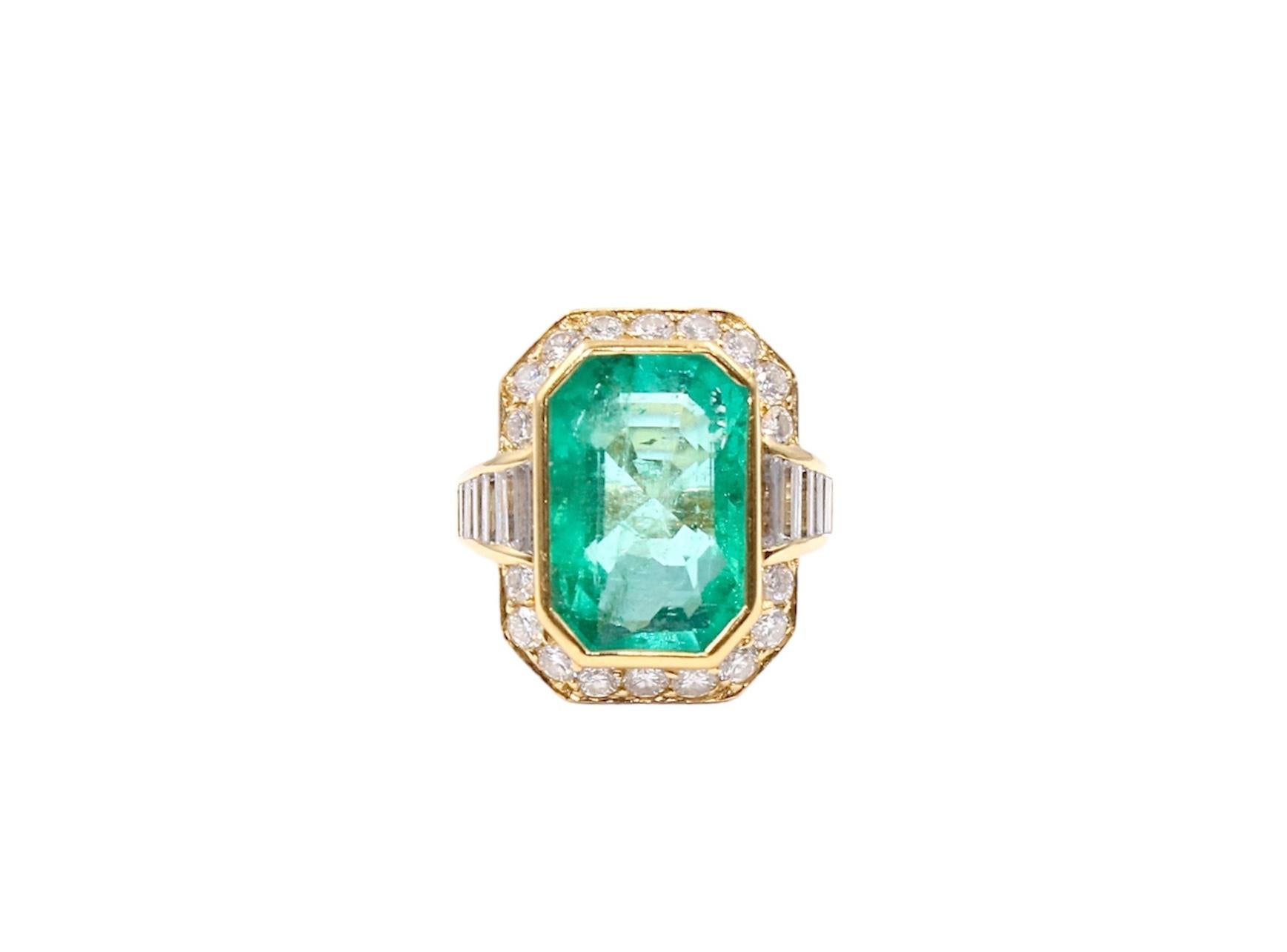 Emerald Cut Colombian Emerald 'Approximately 11.70 Carats' and Diamond Vintage Ring For Sale