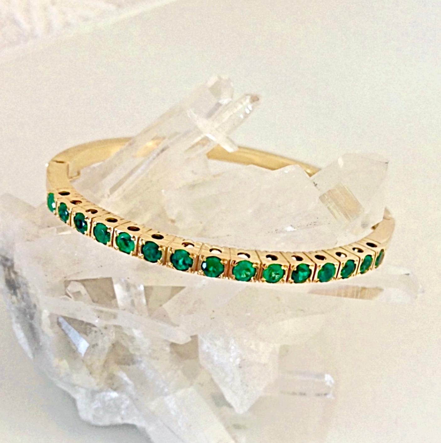 Round Cut Colombian Emerald Bangle Bracelet 18 Karat