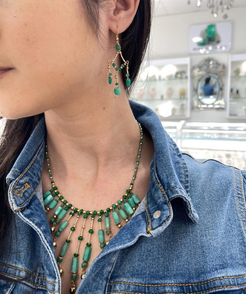 Collana con perle di smeraldo colombiano e taglio grezzo - Design dichiarato in oro e argento 14K In condizioni Nuovo in vendita a Jupiter, FL