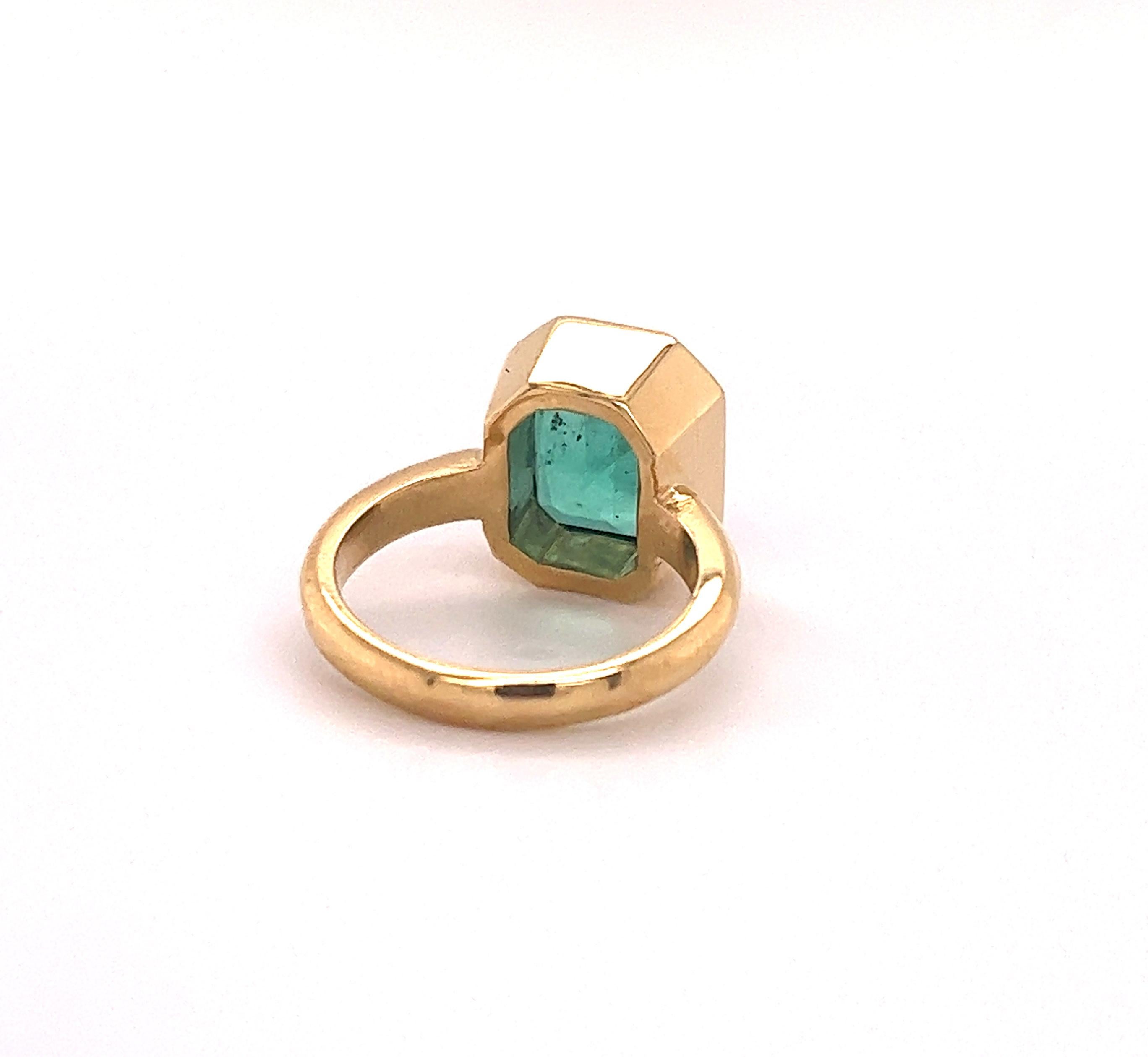Colombian Emerald Bezel Set Ring Yellow Gold 18k In New Condition In MIAMI, FL