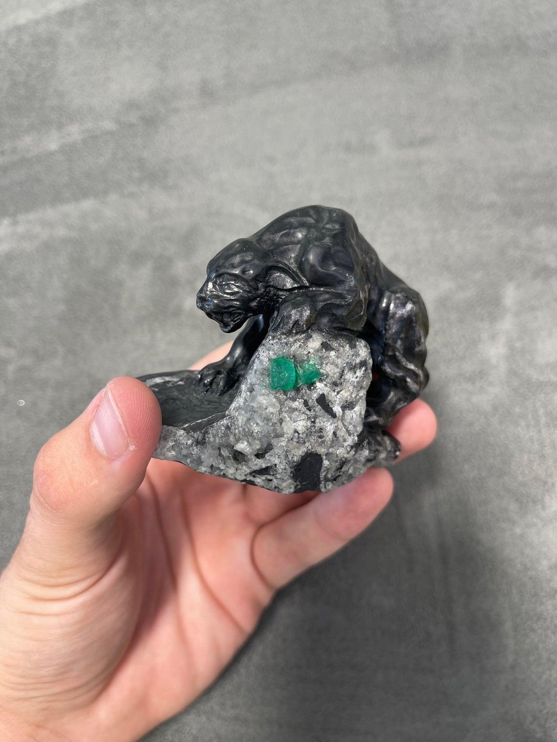 Colombian Emerald Black Panther Rough Crystal Sculpture In New Condition For Sale In Jupiter, FL