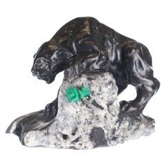 Kolumbianische Rohkristall-Skulptur eines schwarzen Panthers mit Smaragd
