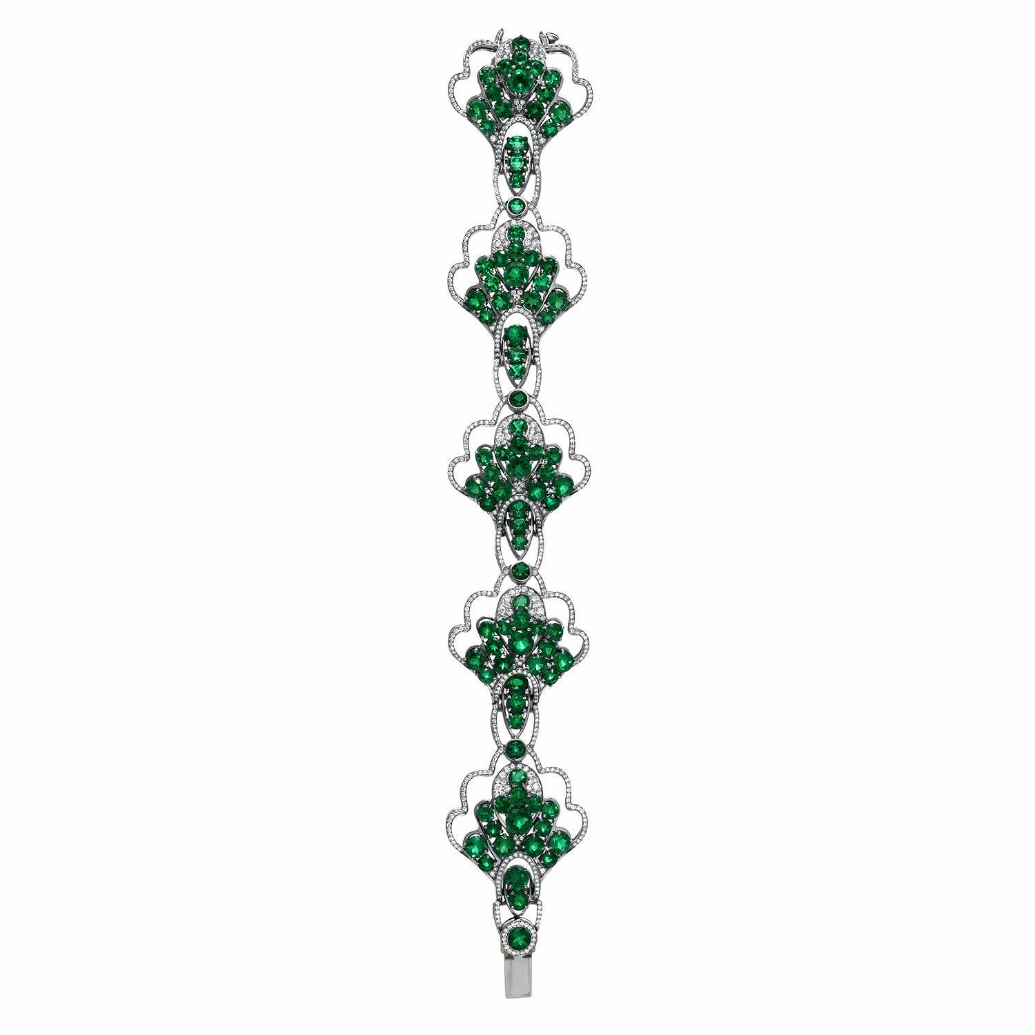 Exceptional quality Colombian Emeralds weighing a total of 18.90 carats, adorned by a total of 2.28 carat E-F/VVS round brilliant diamonds, comprise this coveted platinum bracelet.
Crafted by extremely skilled hands in the USA.
Length: 7 inches in