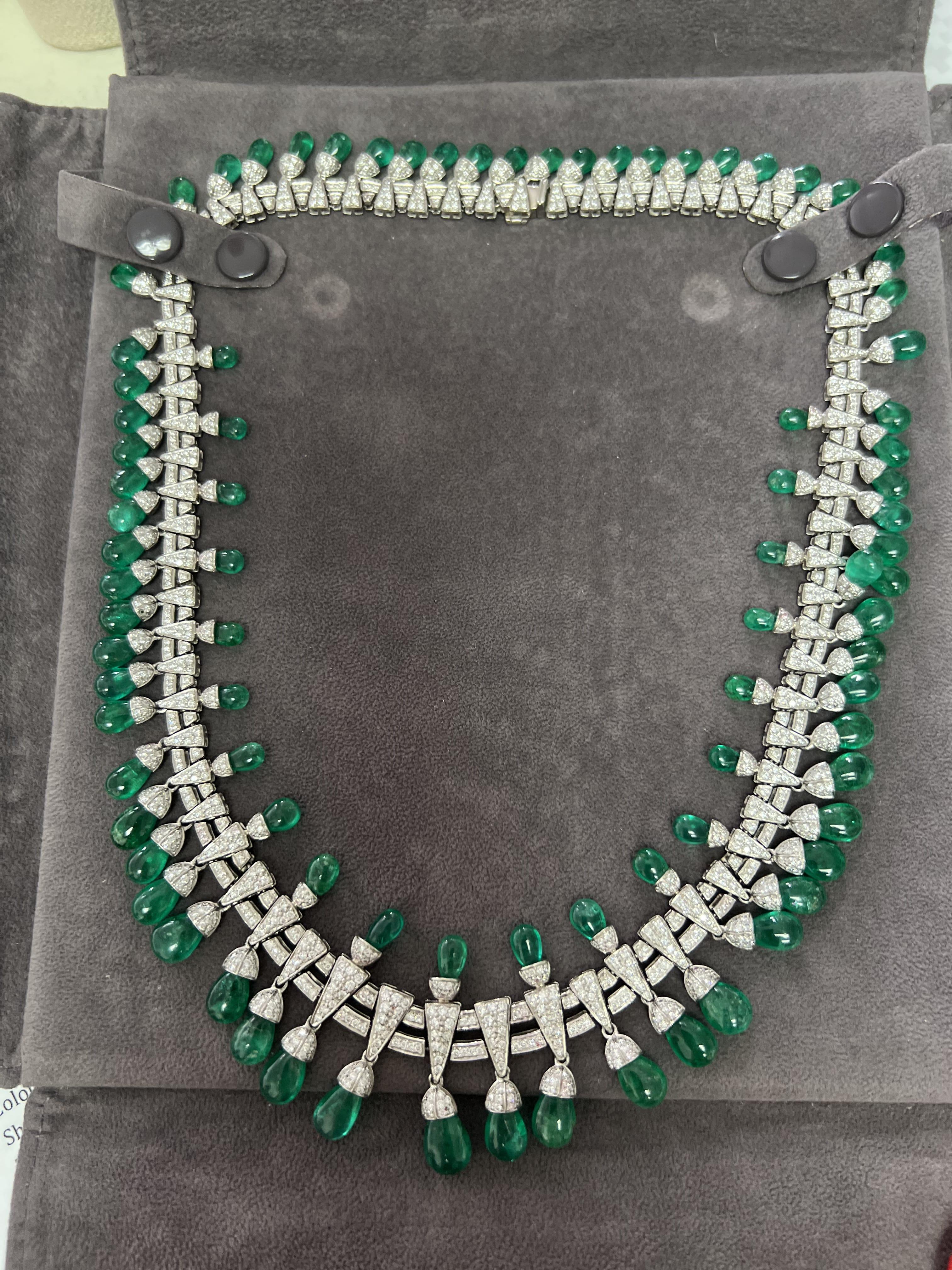 950 Platinum, 30cts Emeralds, 6cts Dia.
1980s estimated origin
Very Rare Colombian Emerald Shapes
CERTIFICATE by C. Dunaigre Switzerland
