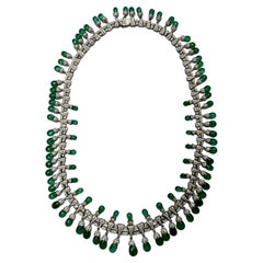 Collana con gocce di smeraldo colombiano a forma di briolette e pavé di diamanti