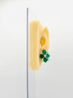 Orecchini con smeraldo colombiano cabochon e diamante bianco in oro bianco 18 carati