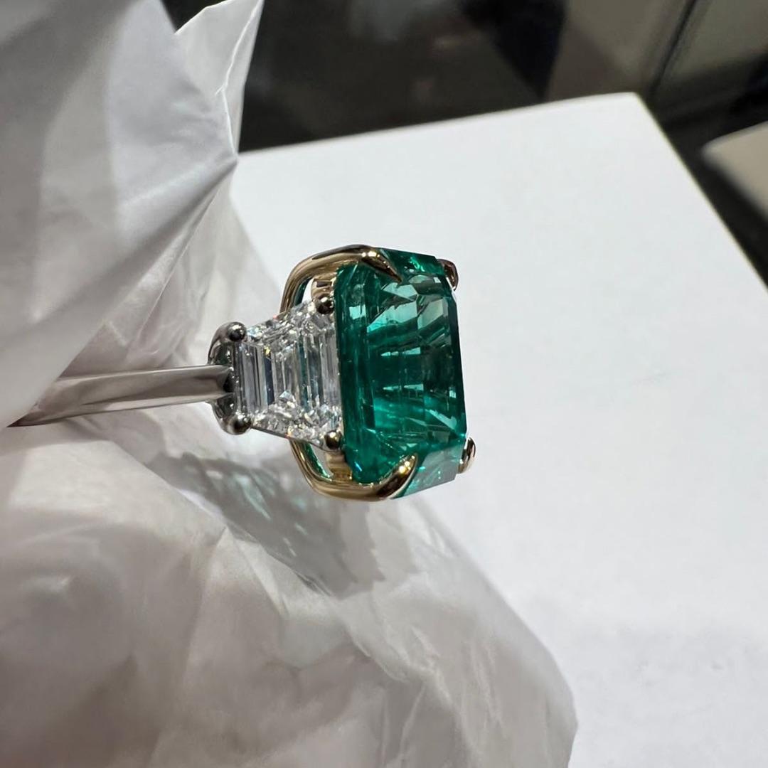 AGL Certified 8.08 Carat Colombian Emerald Cocktail Ring In New Condition For Sale In Bogotá, Bogotá
