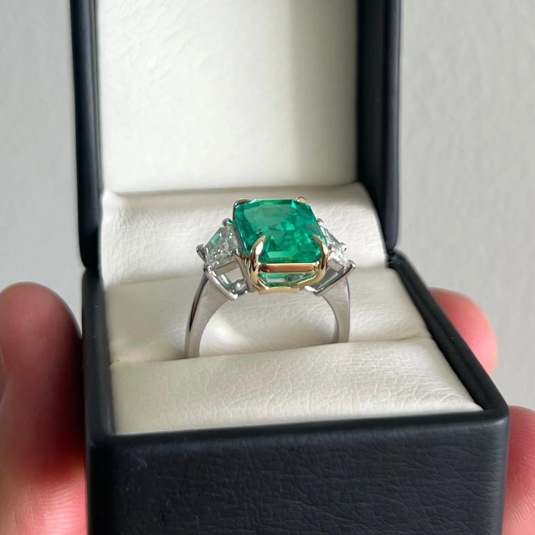 AGL Certified 8.08 Carat Colombian Emerald Cocktail Ring For Sale 1