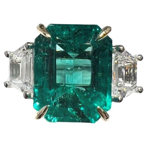 AGL Certified 8.08 Carat Colombian Emerald Cocktail Ring For Sale