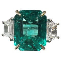 AGL Certified 8.08 Carat Colombian Emerald Cocktail Ring