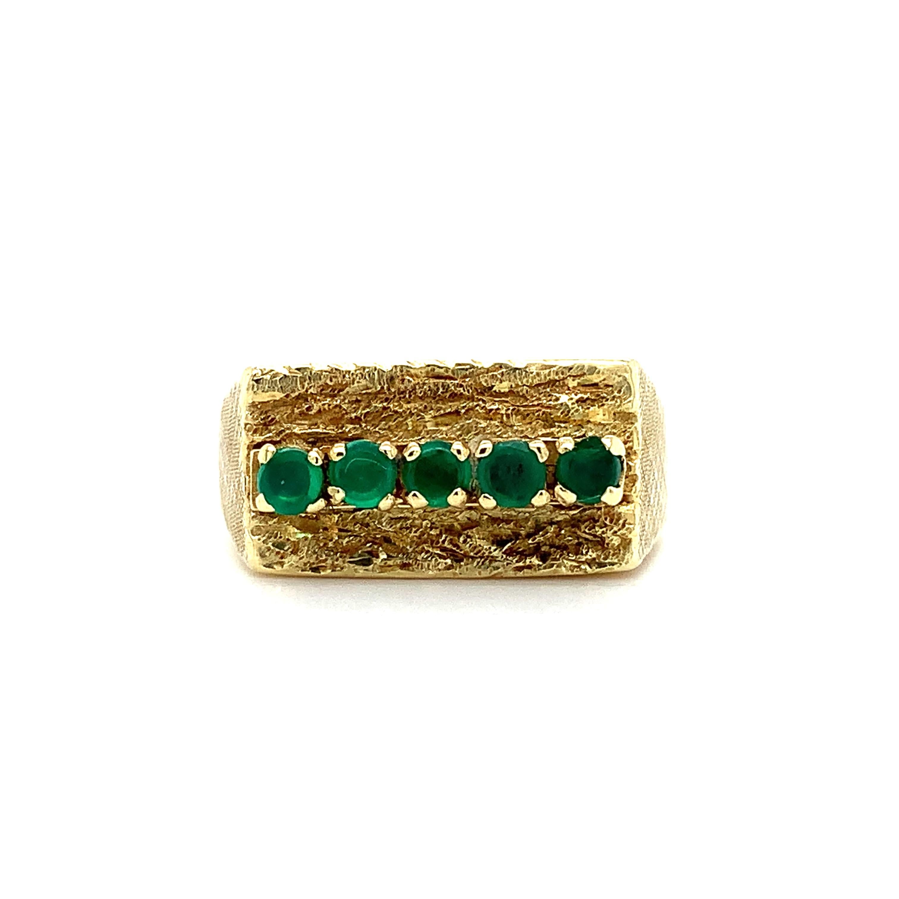 Bague sigillaire de cocktail en or jaune 14 carats et émeraude de Colombie Unisexe en vente